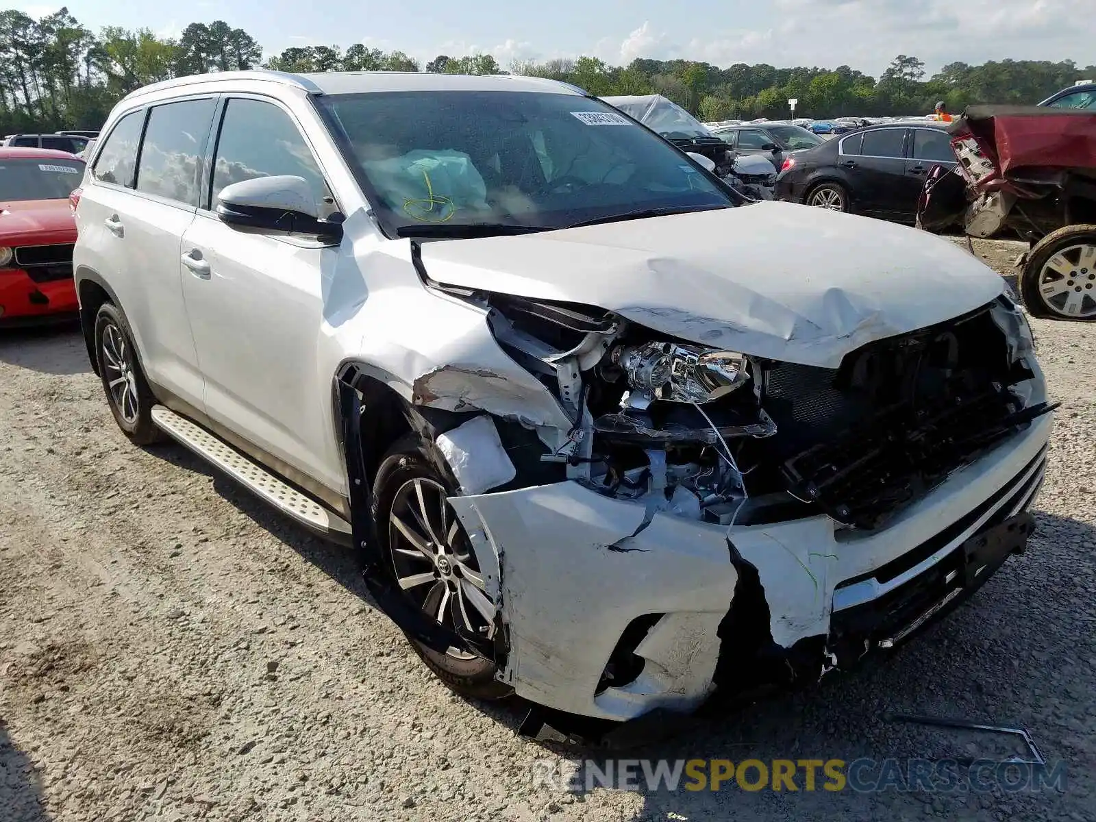 1 Photograph of a damaged car 5TDKZRFH6KS555020 TOYOTA HIGHLANDER 2019