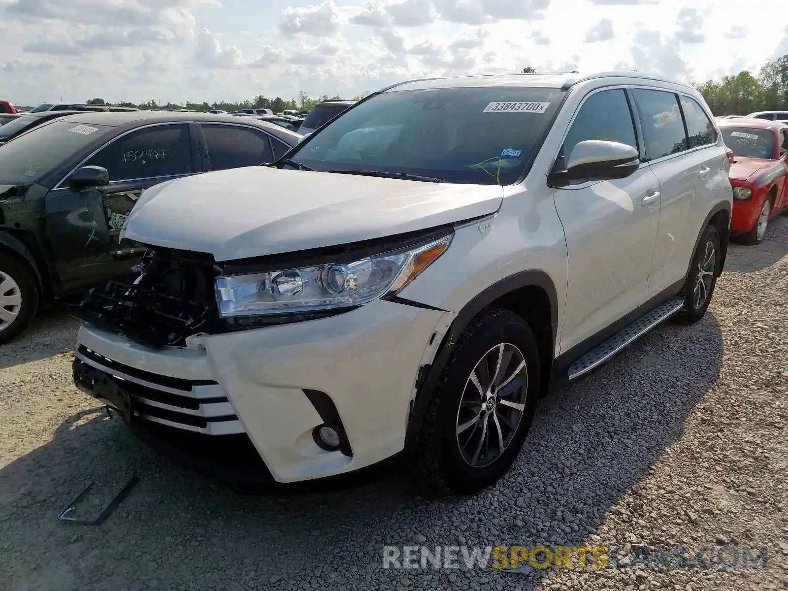 2 Photograph of a damaged car 5TDKZRFH6KS555020 TOYOTA HIGHLANDER 2019