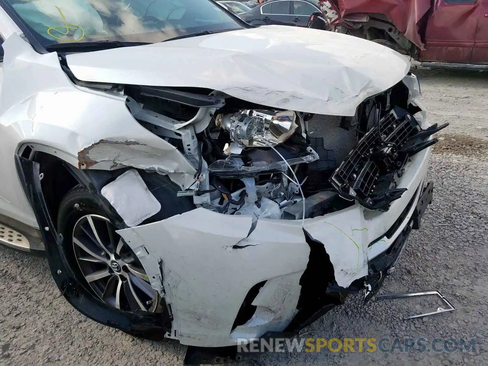 9 Photograph of a damaged car 5TDKZRFH6KS555020 TOYOTA HIGHLANDER 2019