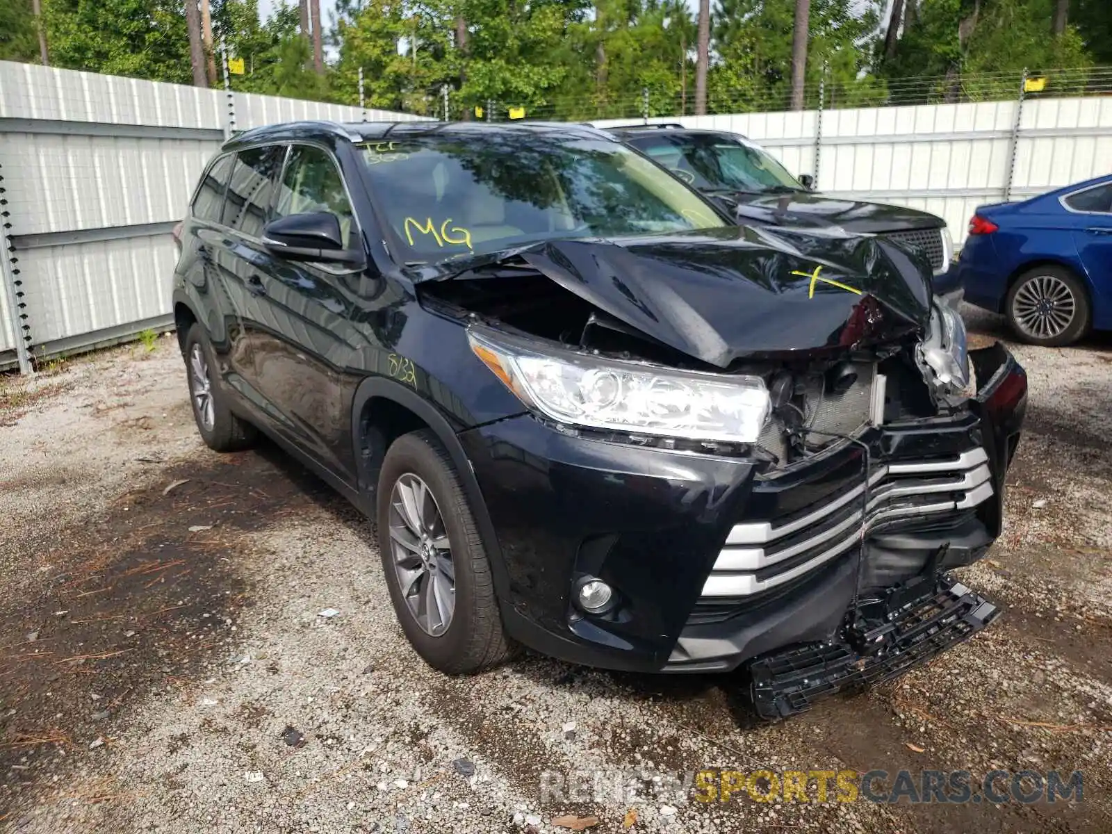 1 Photograph of a damaged car 5TDKZRFH6KS556443 TOYOTA HIGHLANDER 2019