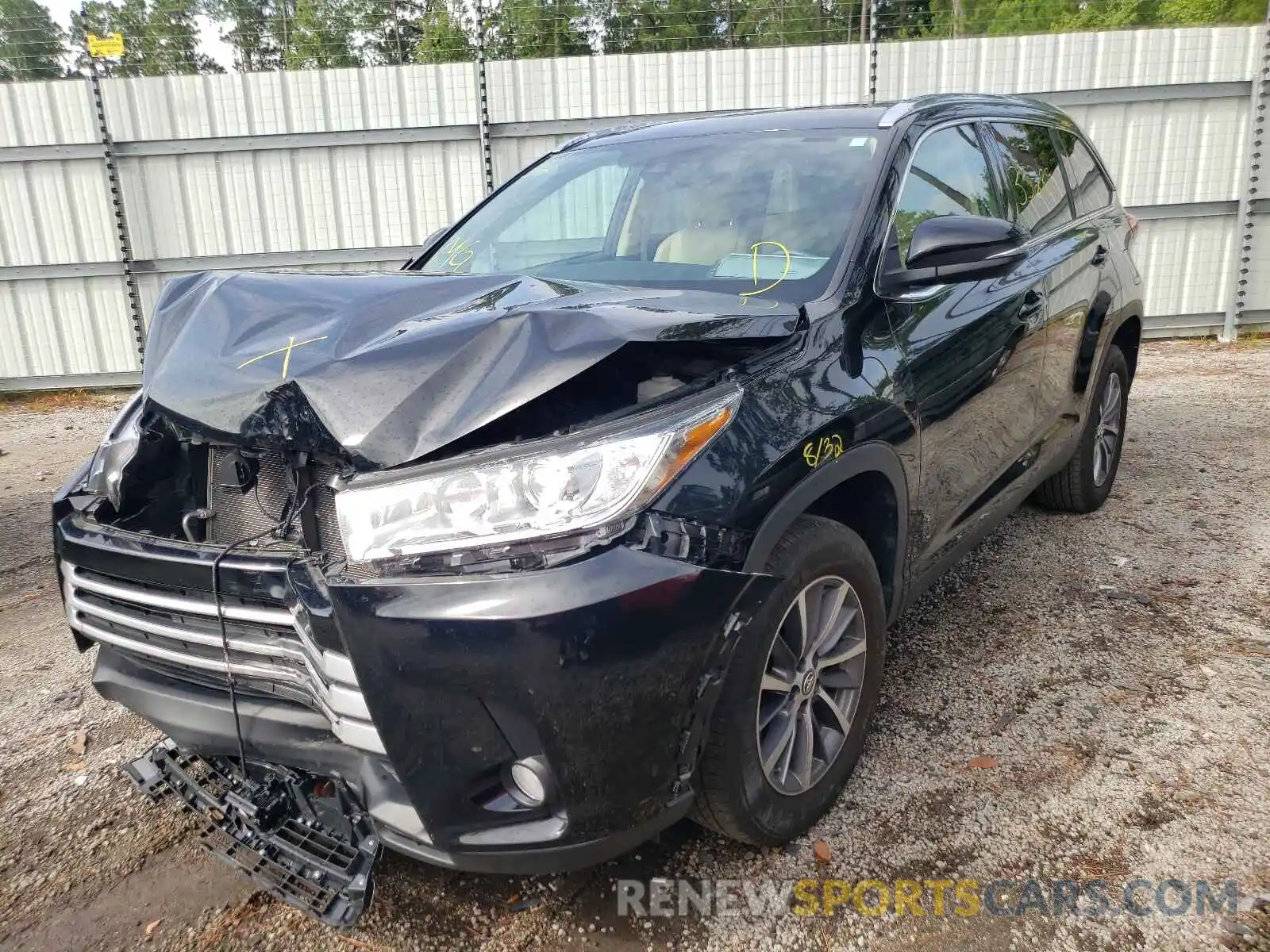 2 Photograph of a damaged car 5TDKZRFH6KS556443 TOYOTA HIGHLANDER 2019