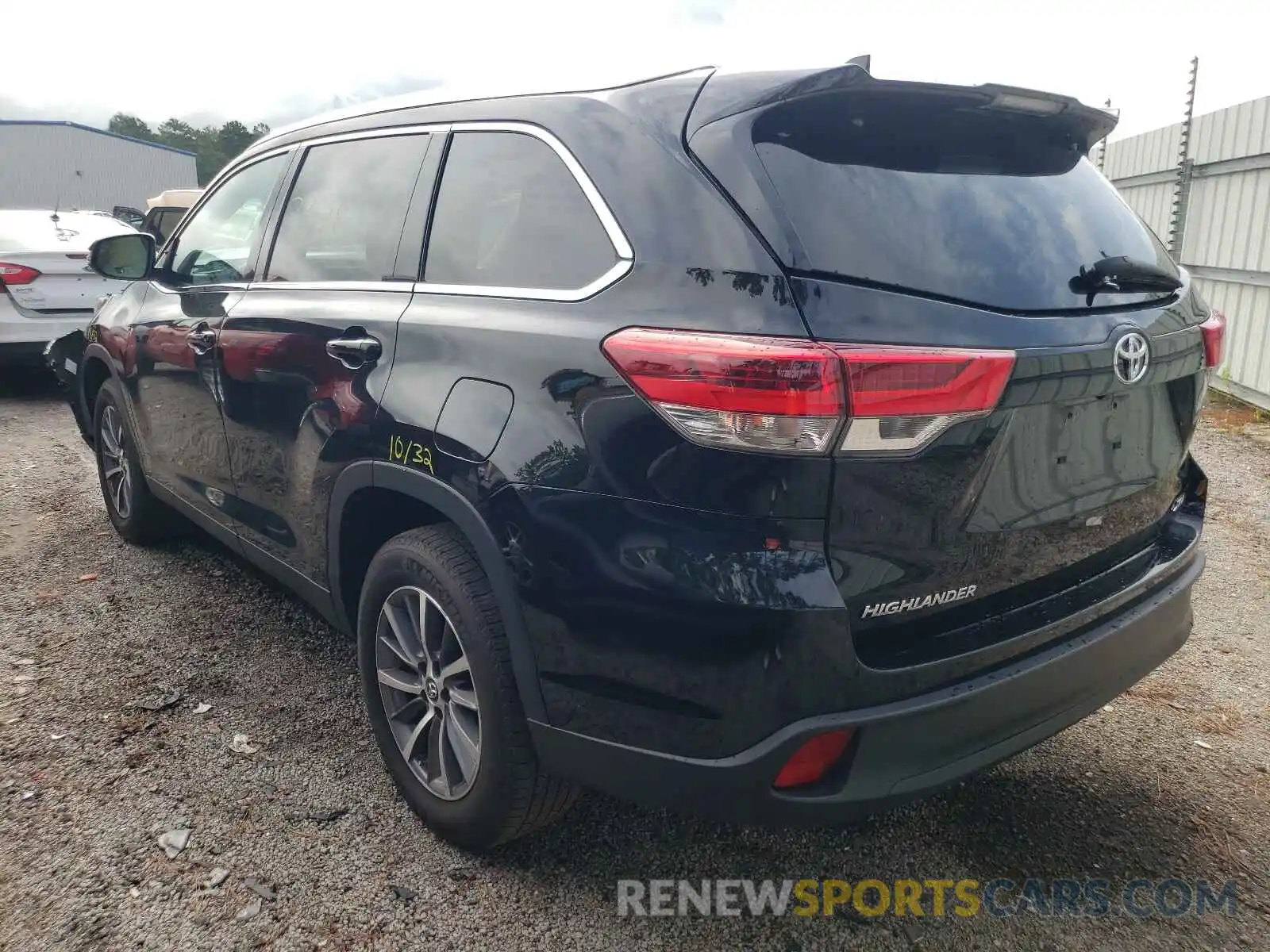 3 Photograph of a damaged car 5TDKZRFH6KS556443 TOYOTA HIGHLANDER 2019