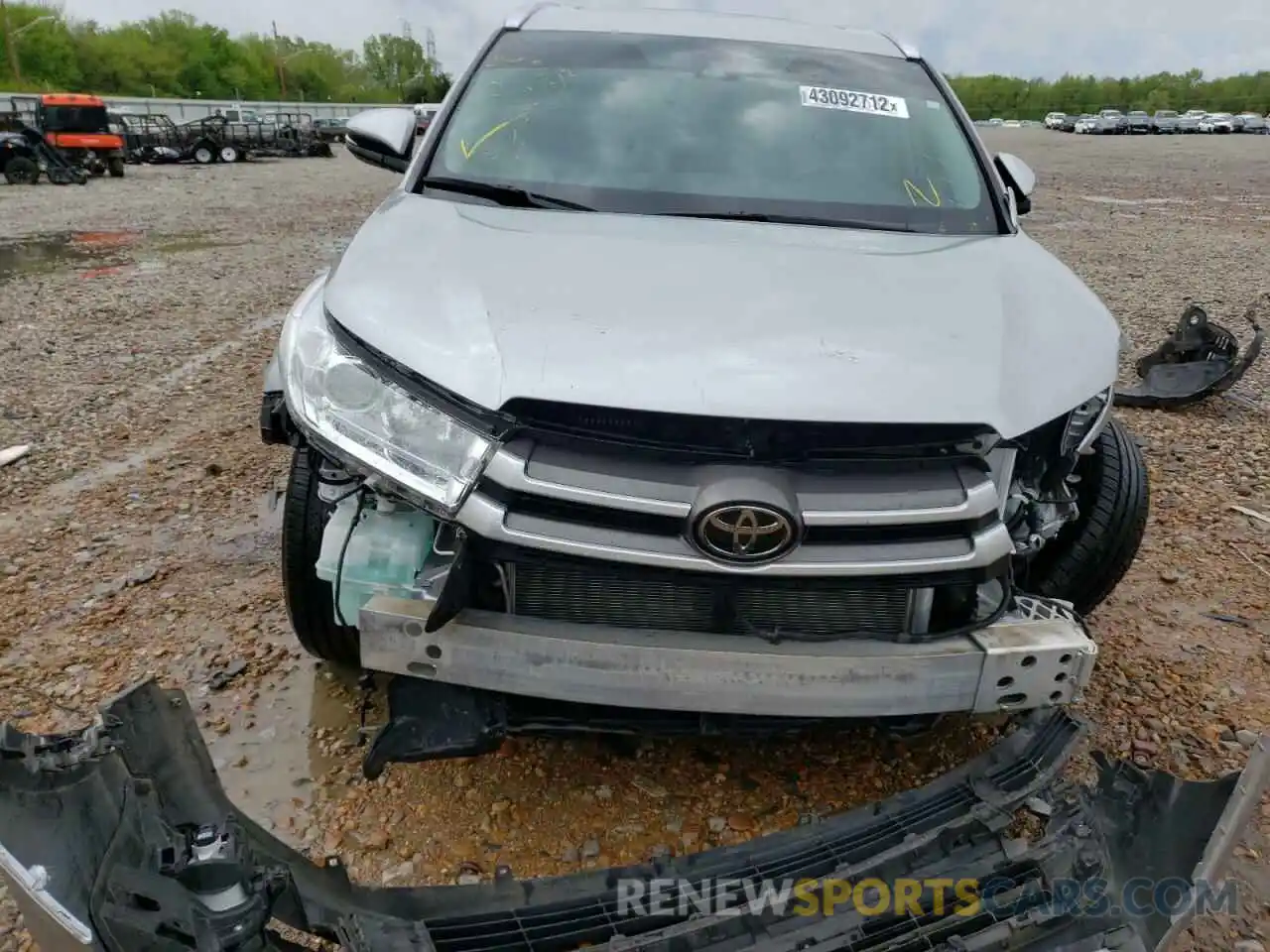 9 Photograph of a damaged car 5TDKZRFH6KS557771 TOYOTA HIGHLANDER 2019