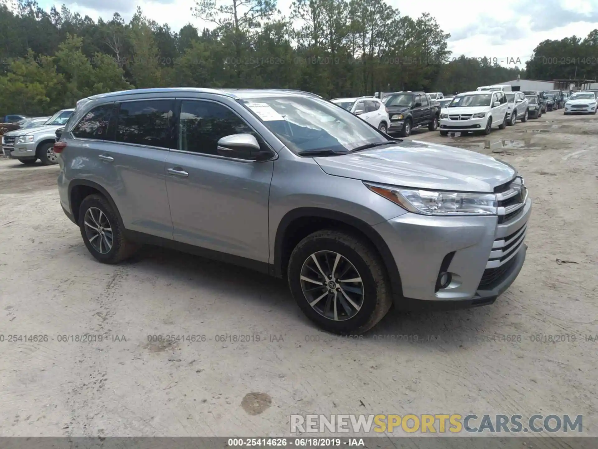 1 Photograph of a damaged car 5TDKZRFH6KS558273 TOYOTA HIGHLANDER 2019