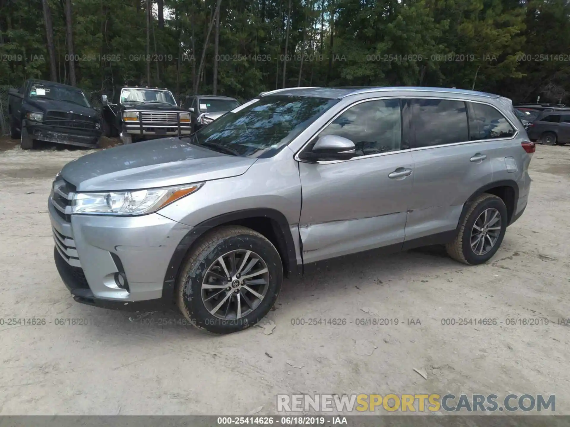 2 Photograph of a damaged car 5TDKZRFH6KS558273 TOYOTA HIGHLANDER 2019