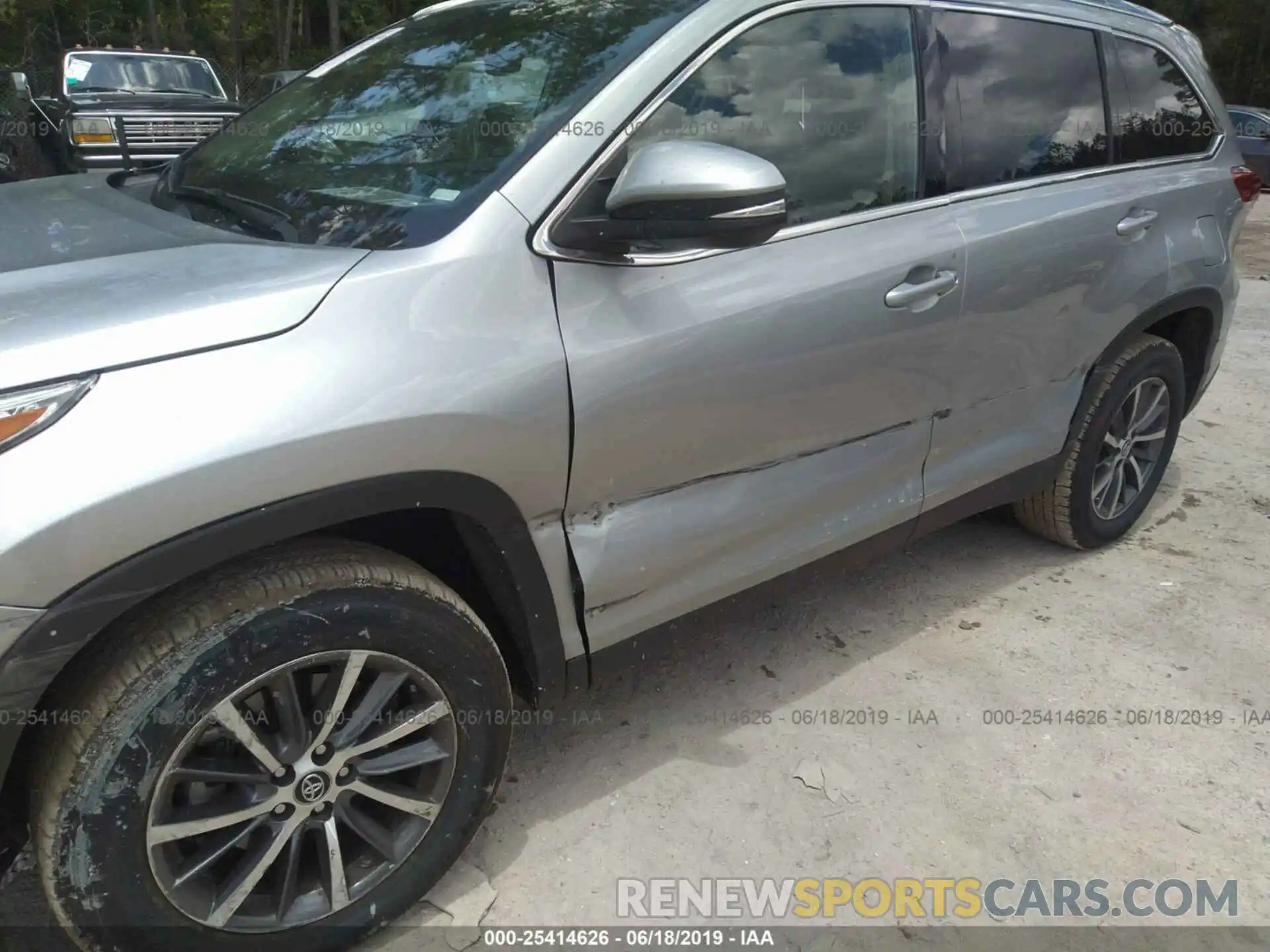 6 Фотография поврежденного автомобиля 5TDKZRFH6KS558273 TOYOTA HIGHLANDER 2019