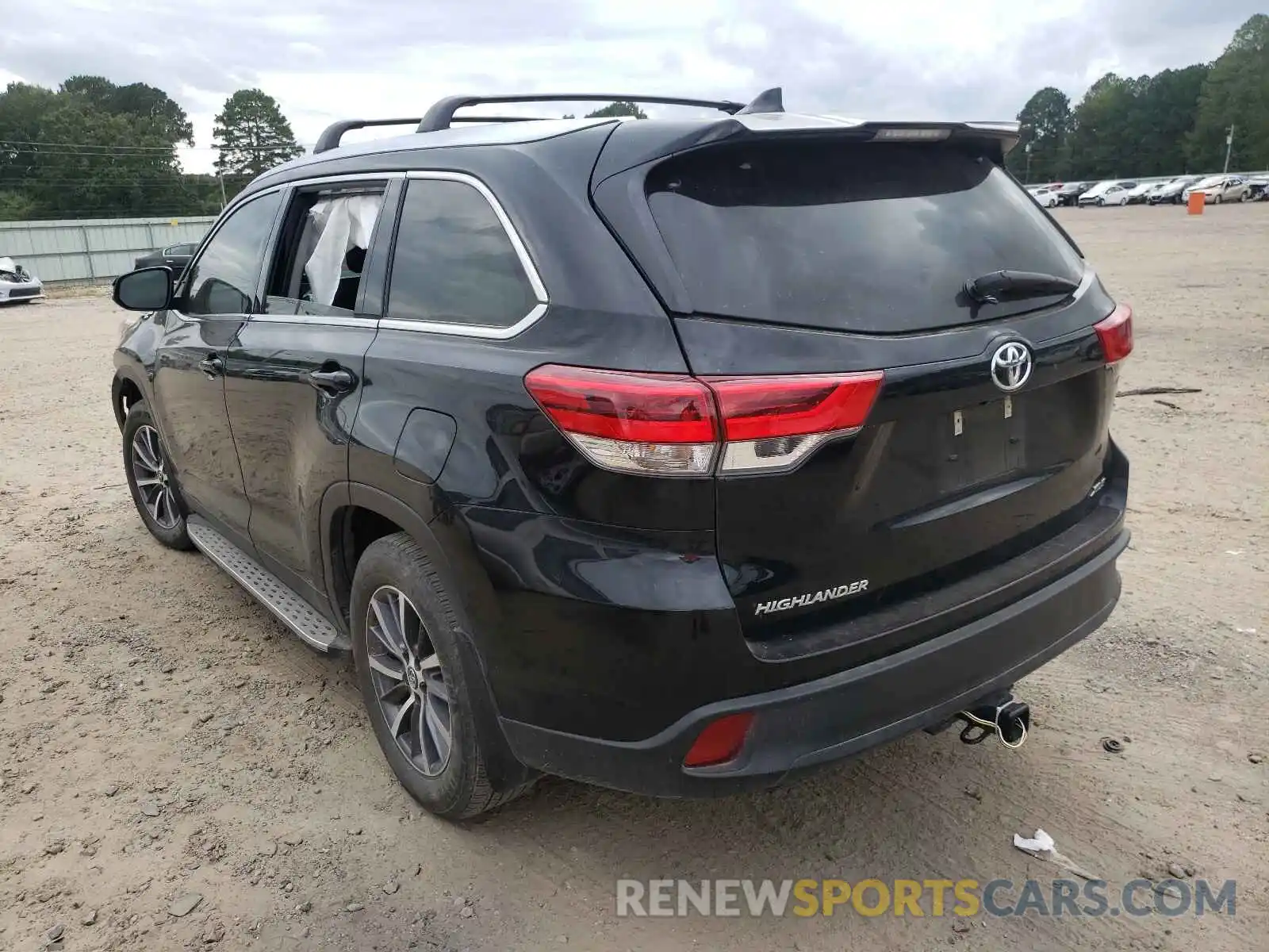 3 Photograph of a damaged car 5TDKZRFH6KS559326 TOYOTA HIGHLANDER 2019