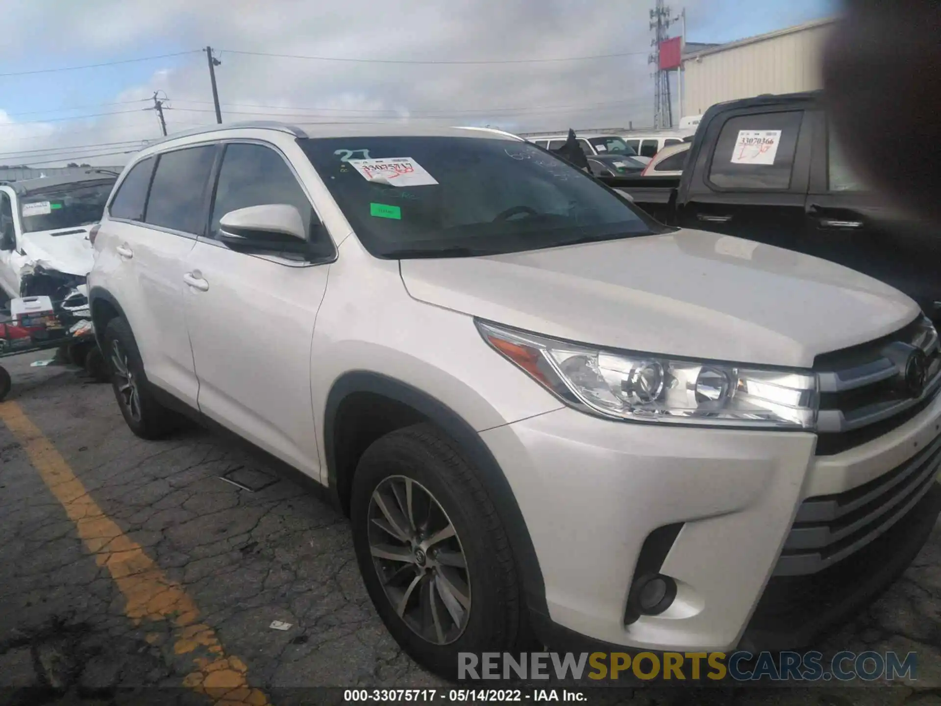 1 Photograph of a damaged car 5TDKZRFH6KS560198 TOYOTA HIGHLANDER 2019