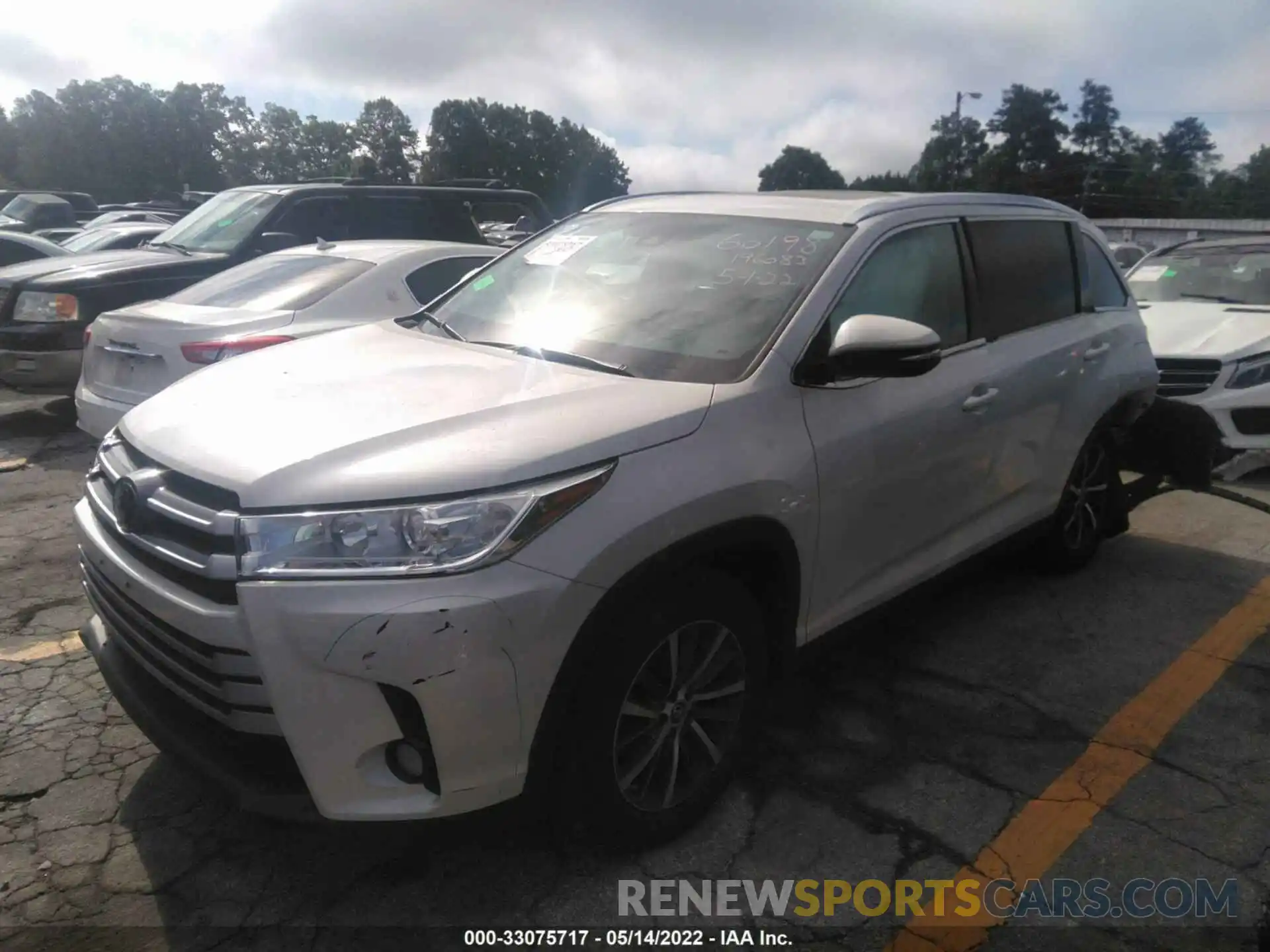 2 Photograph of a damaged car 5TDKZRFH6KS560198 TOYOTA HIGHLANDER 2019