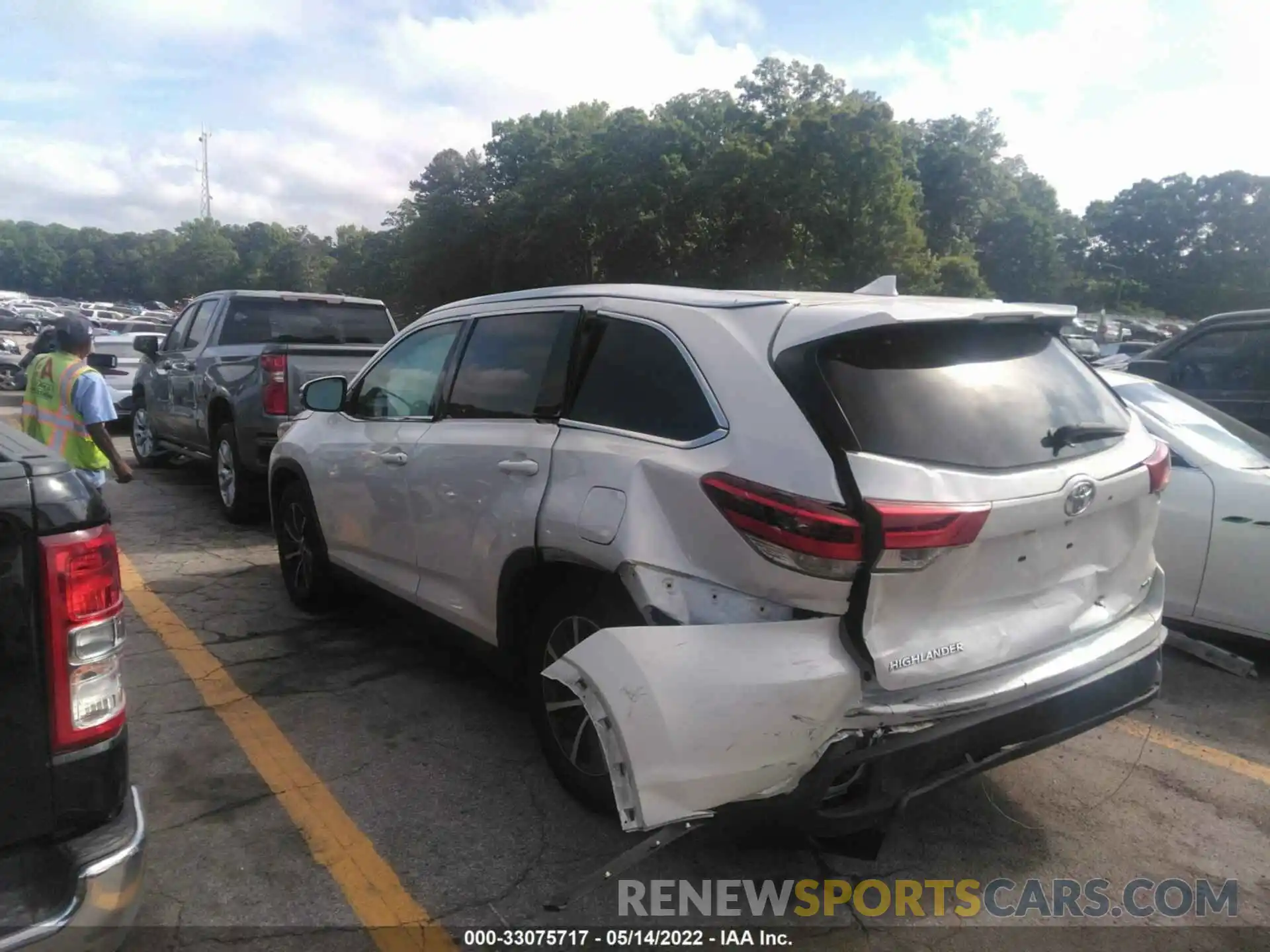 3 Photograph of a damaged car 5TDKZRFH6KS560198 TOYOTA HIGHLANDER 2019