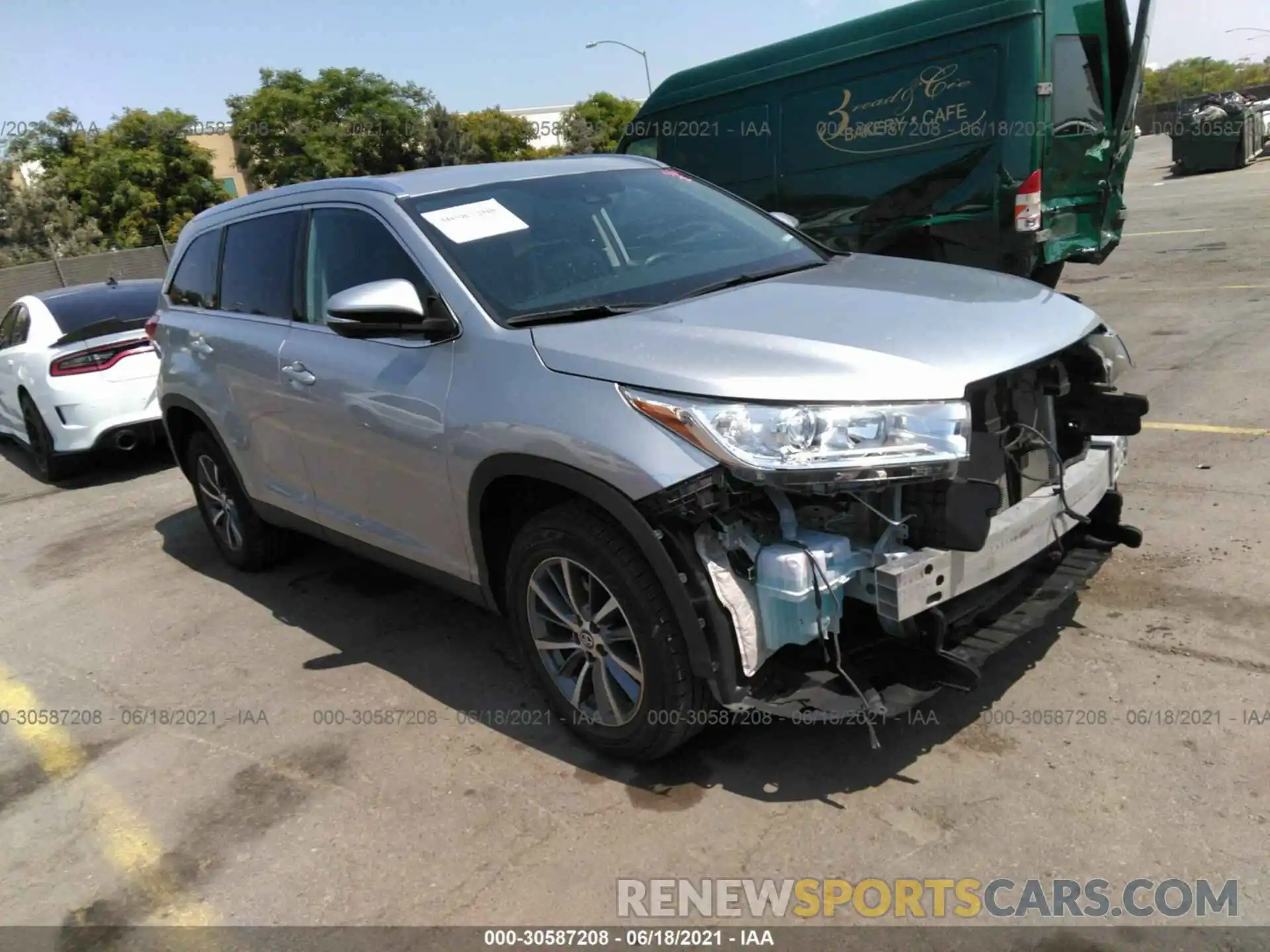 1 Photograph of a damaged car 5TDKZRFH6KS560301 TOYOTA HIGHLANDER 2019