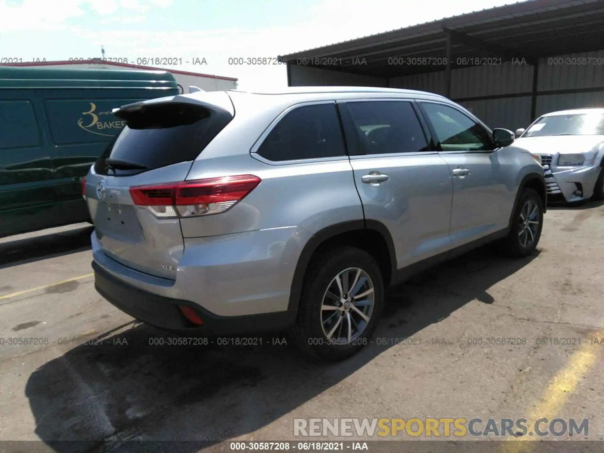 4 Фотография поврежденного автомобиля 5TDKZRFH6KS560301 TOYOTA HIGHLANDER 2019