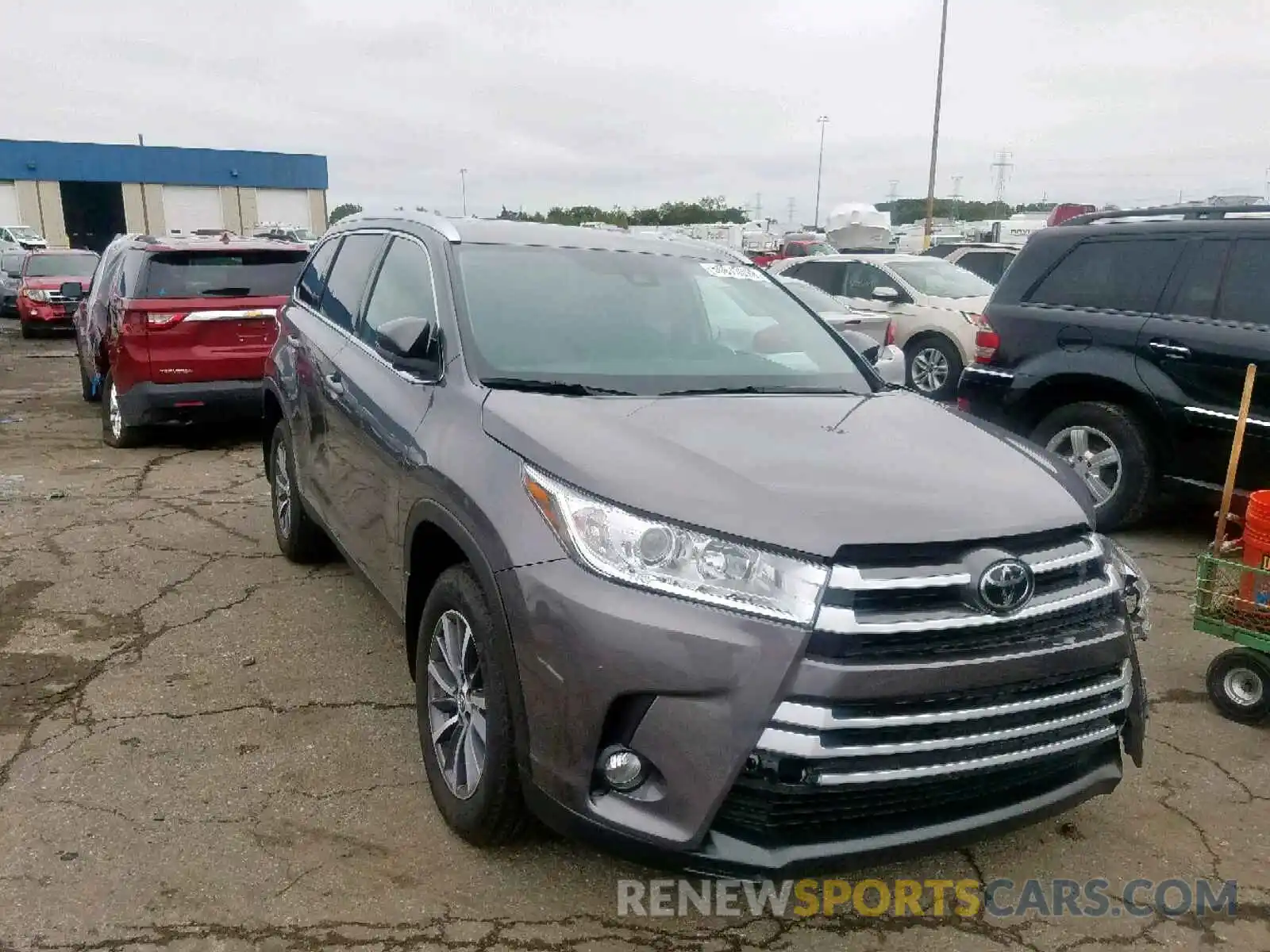 1 Photograph of a damaged car 5TDKZRFH6KS564574 TOYOTA HIGHLANDER 2019