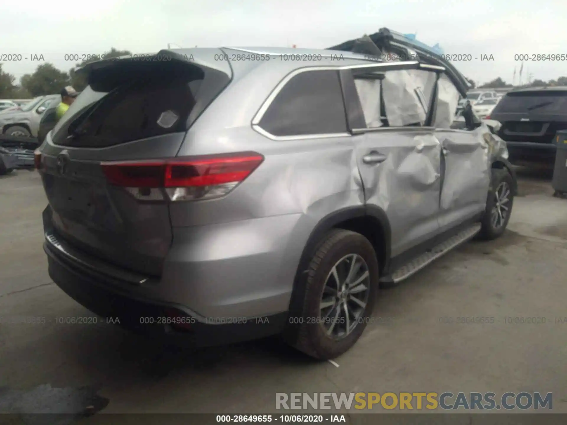 4 Photograph of a damaged car 5TDKZRFH6KS566941 TOYOTA HIGHLANDER 2019