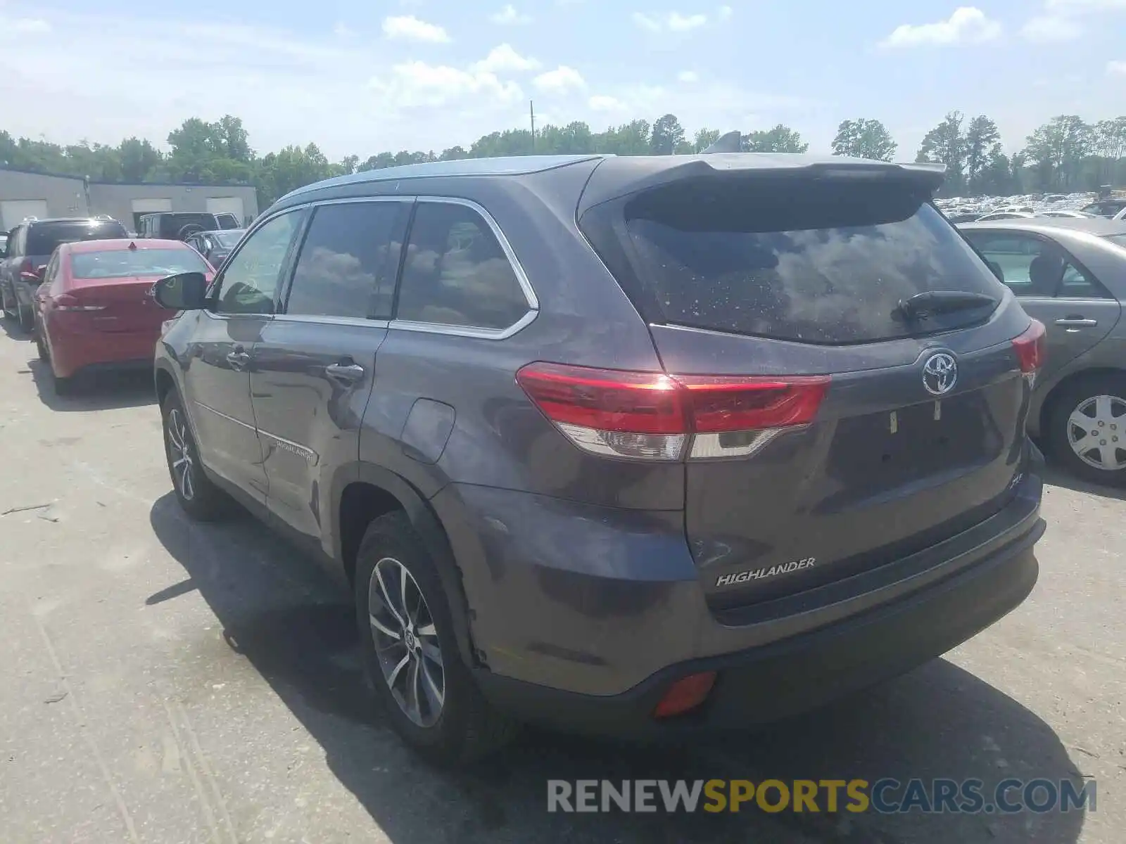 3 Photograph of a damaged car 5TDKZRFH6KS568656 TOYOTA HIGHLANDER 2019