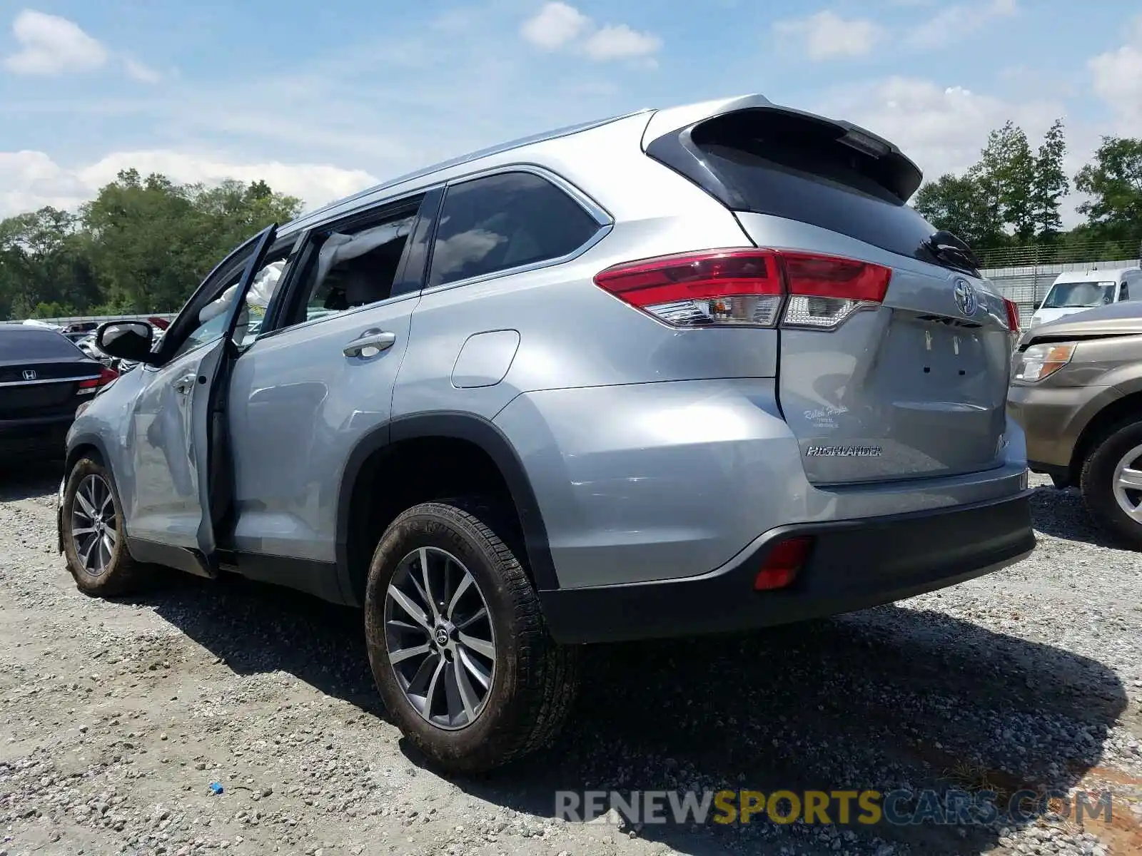 3 Photograph of a damaged car 5TDKZRFH6KS571203 TOYOTA HIGHLANDER 2019