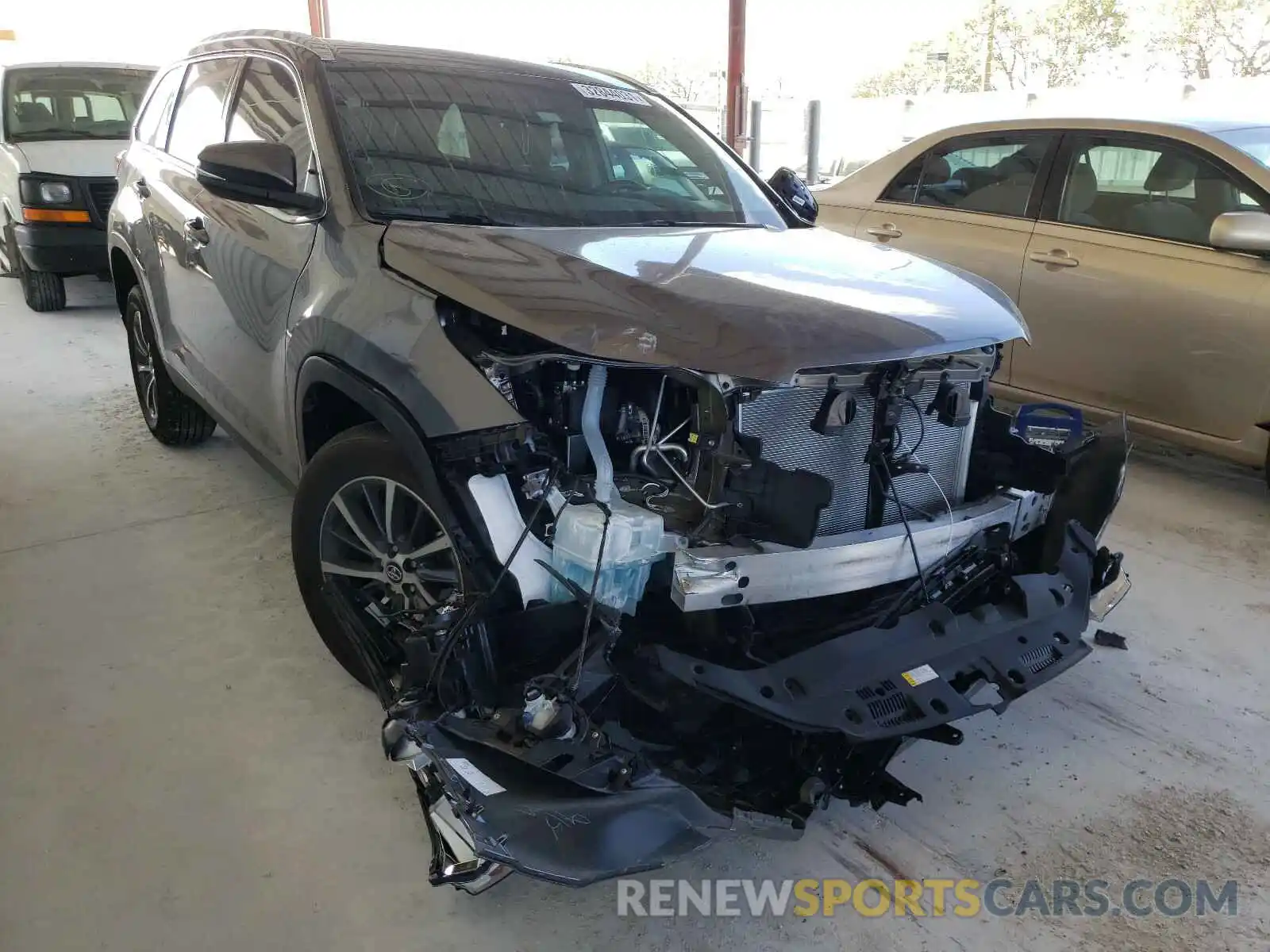 1 Photograph of a damaged car 5TDKZRFH6KS571752 TOYOTA HIGHLANDER 2019