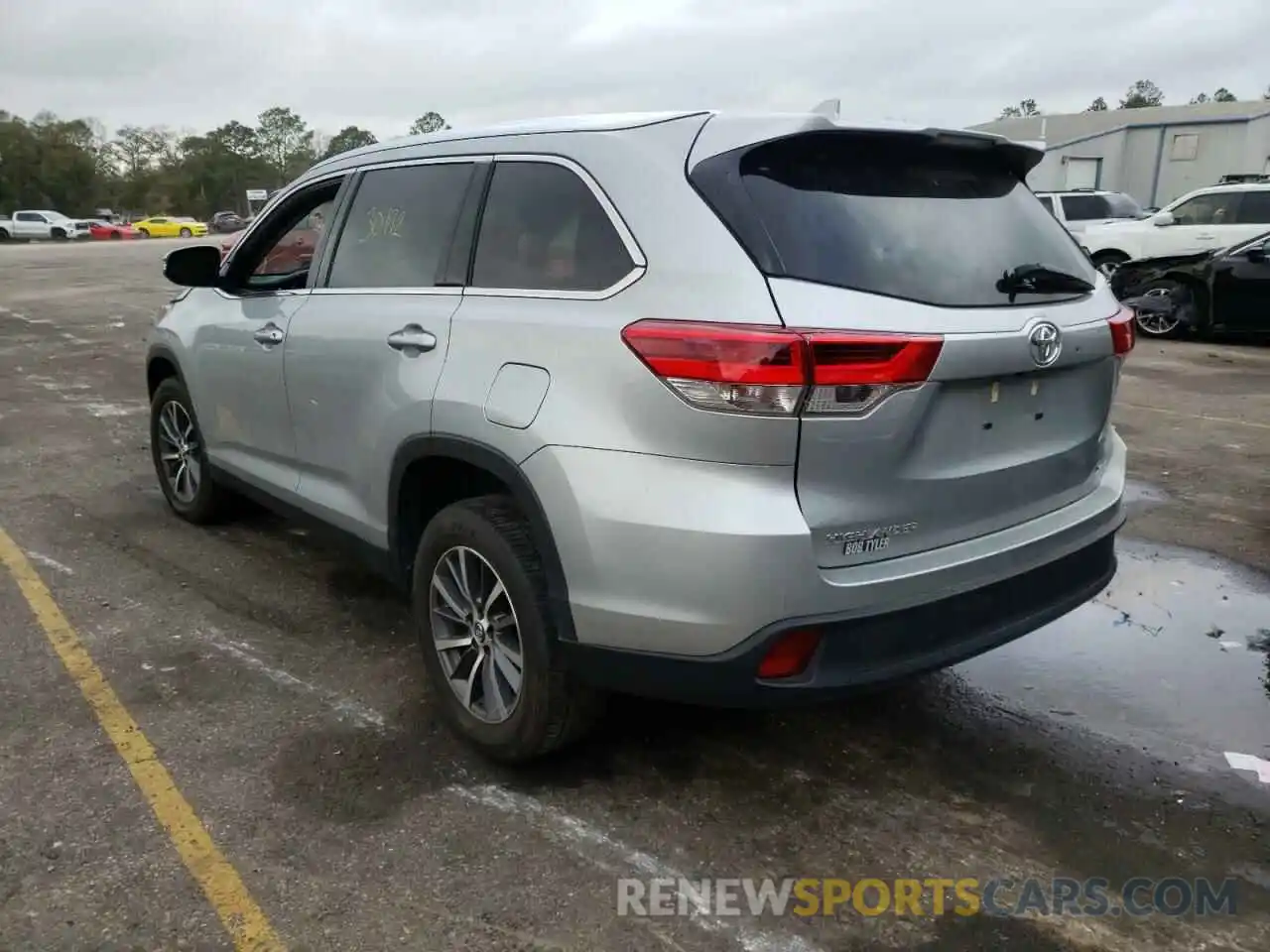 3 Photograph of a damaged car 5TDKZRFH6KS572304 TOYOTA HIGHLANDER 2019