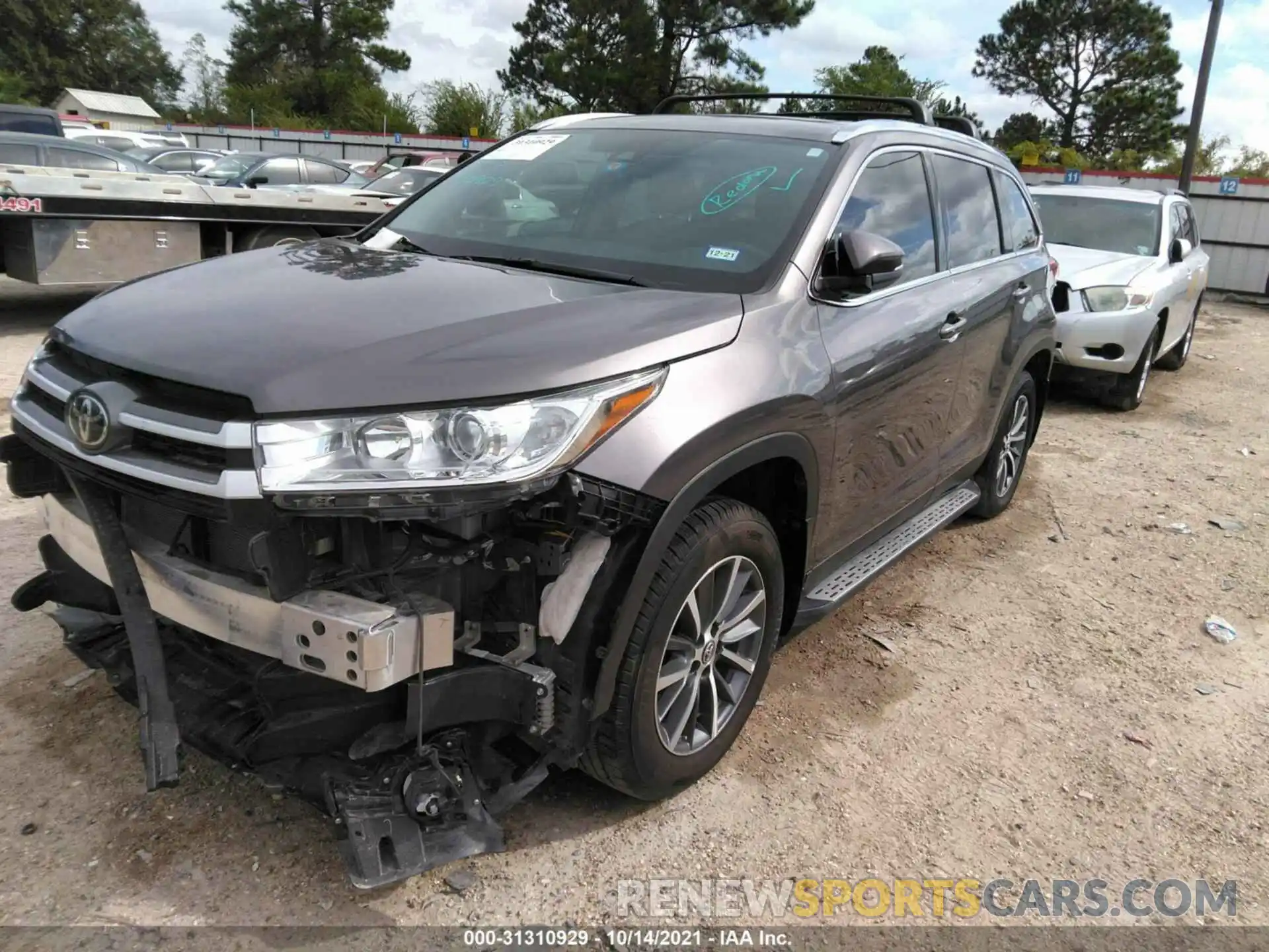 2 Photograph of a damaged car 5TDKZRFH6KS572514 TOYOTA HIGHLANDER 2019