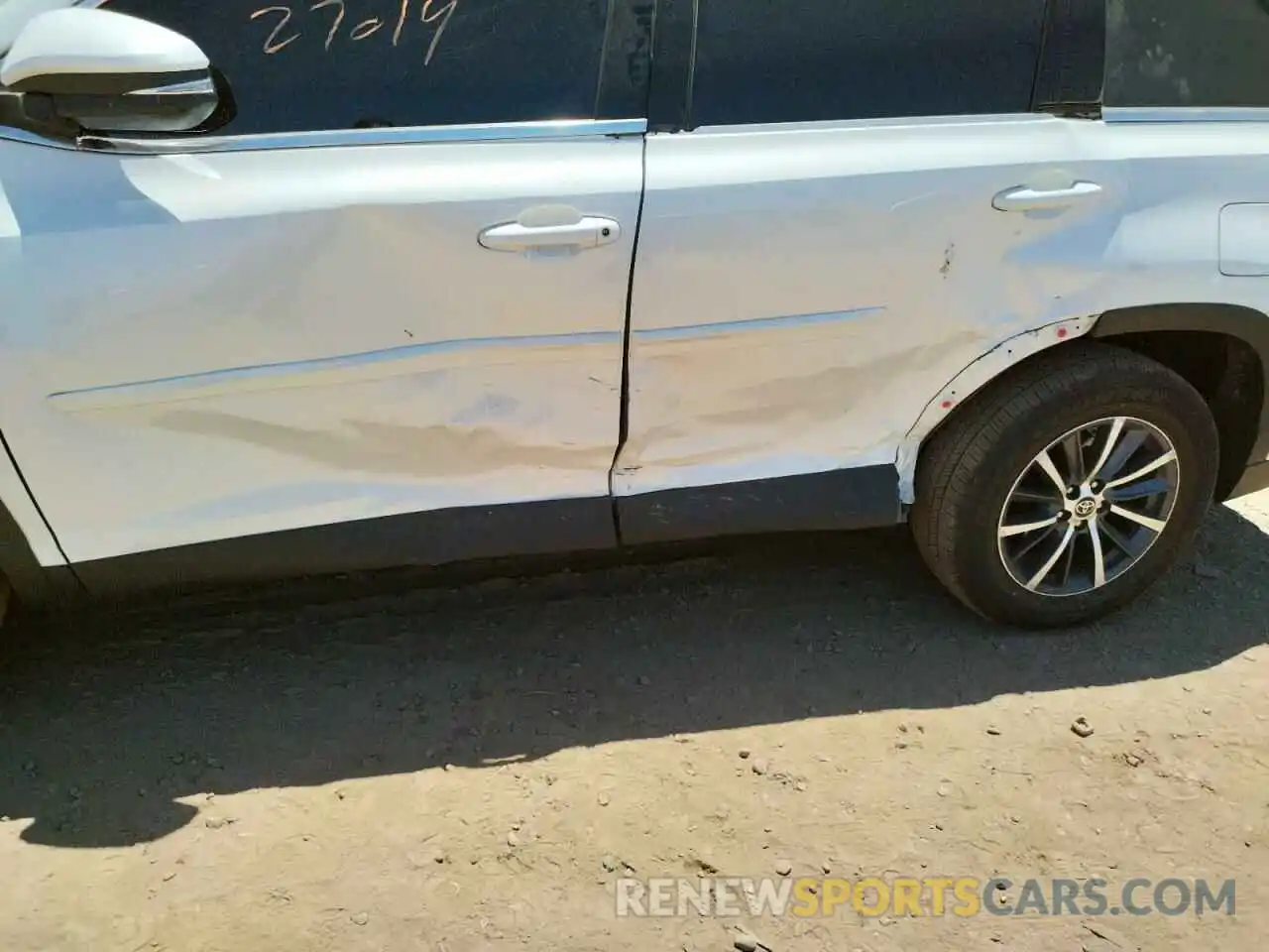 9 Фотография поврежденного автомобиля 5TDKZRFH6KS574229 TOYOTA HIGHLANDER 2019