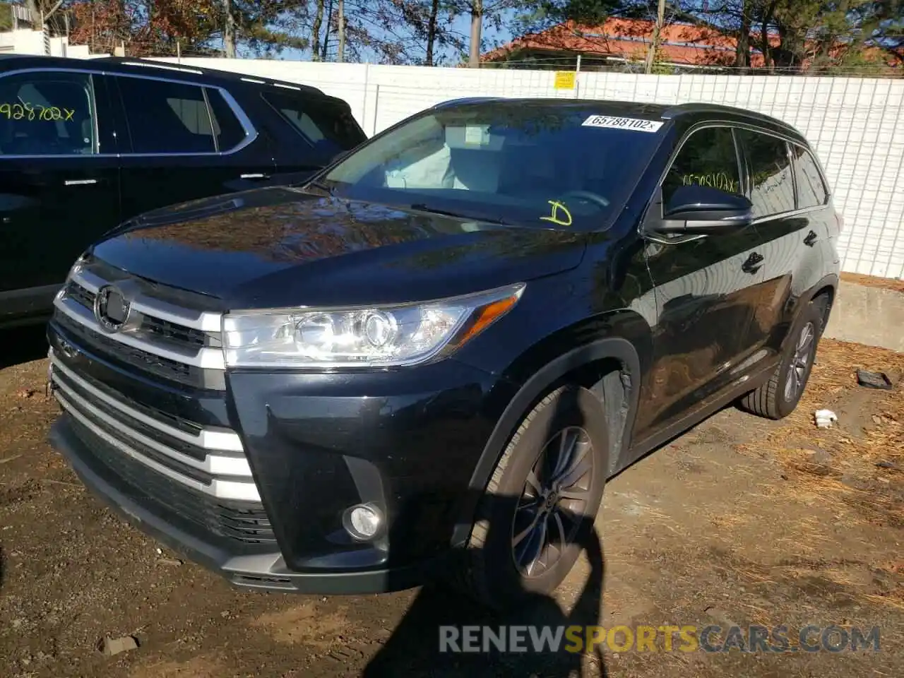 2 Photograph of a damaged car 5TDKZRFH6KS574943 TOYOTA HIGHLANDER 2019