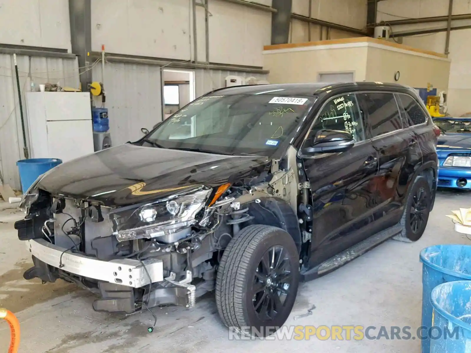 2 Photograph of a damaged car 5TDKZRFH7KS300599 TOYOTA HIGHLANDER 2019