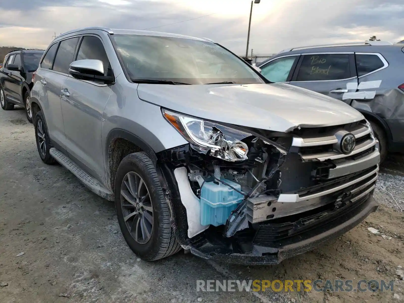 1 Photograph of a damaged car 5TDKZRFH7KS302658 TOYOTA HIGHLANDER 2019