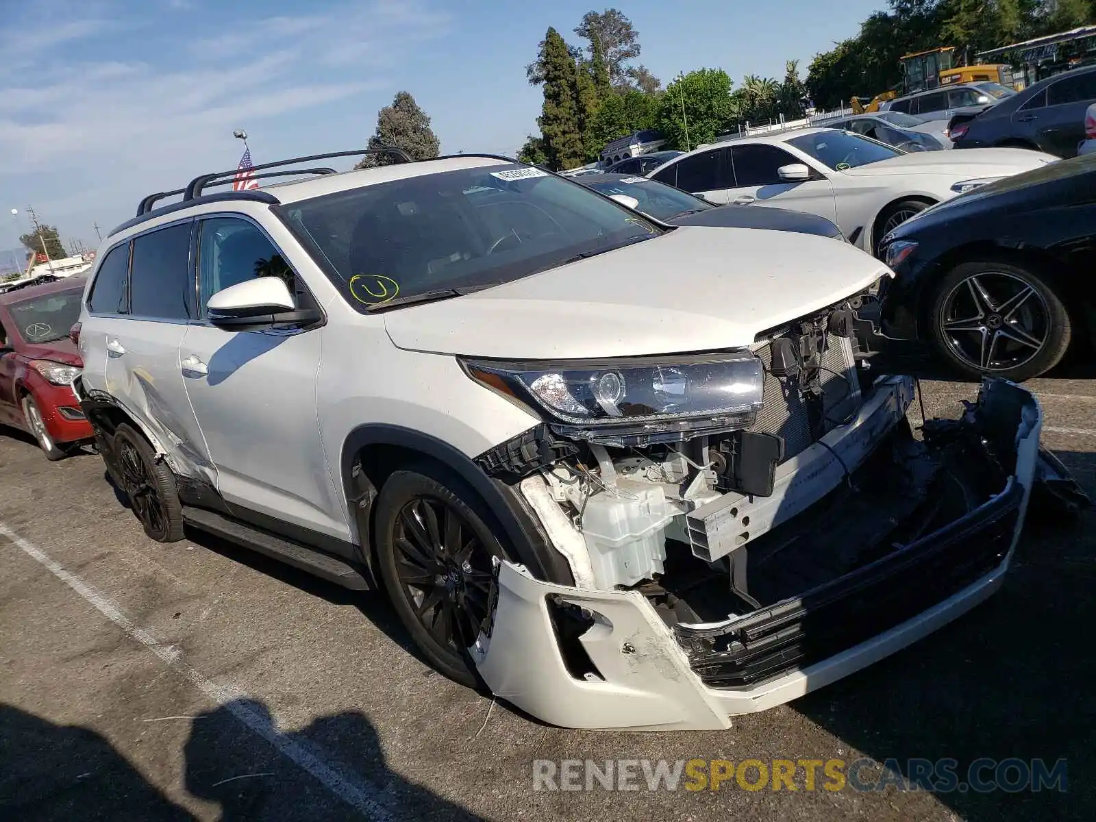 1 Photograph of a damaged car 5TDKZRFH7KS302661 TOYOTA HIGHLANDER 2019