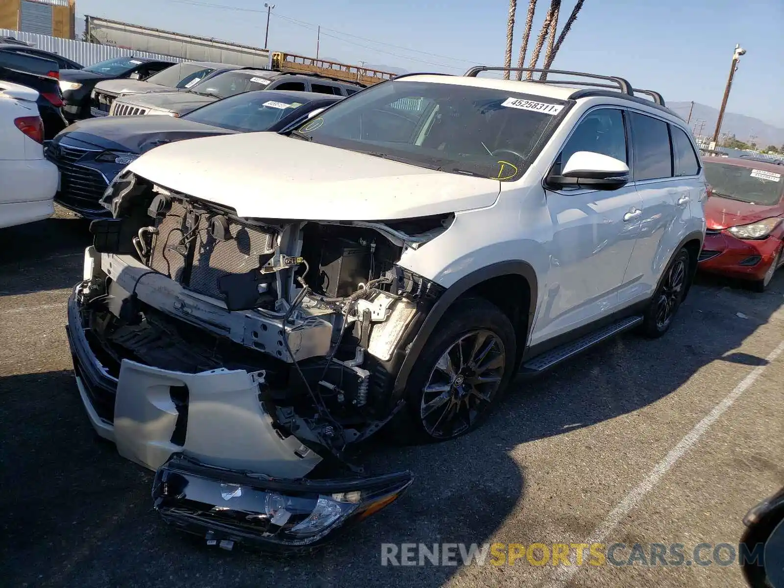 2 Photograph of a damaged car 5TDKZRFH7KS302661 TOYOTA HIGHLANDER 2019