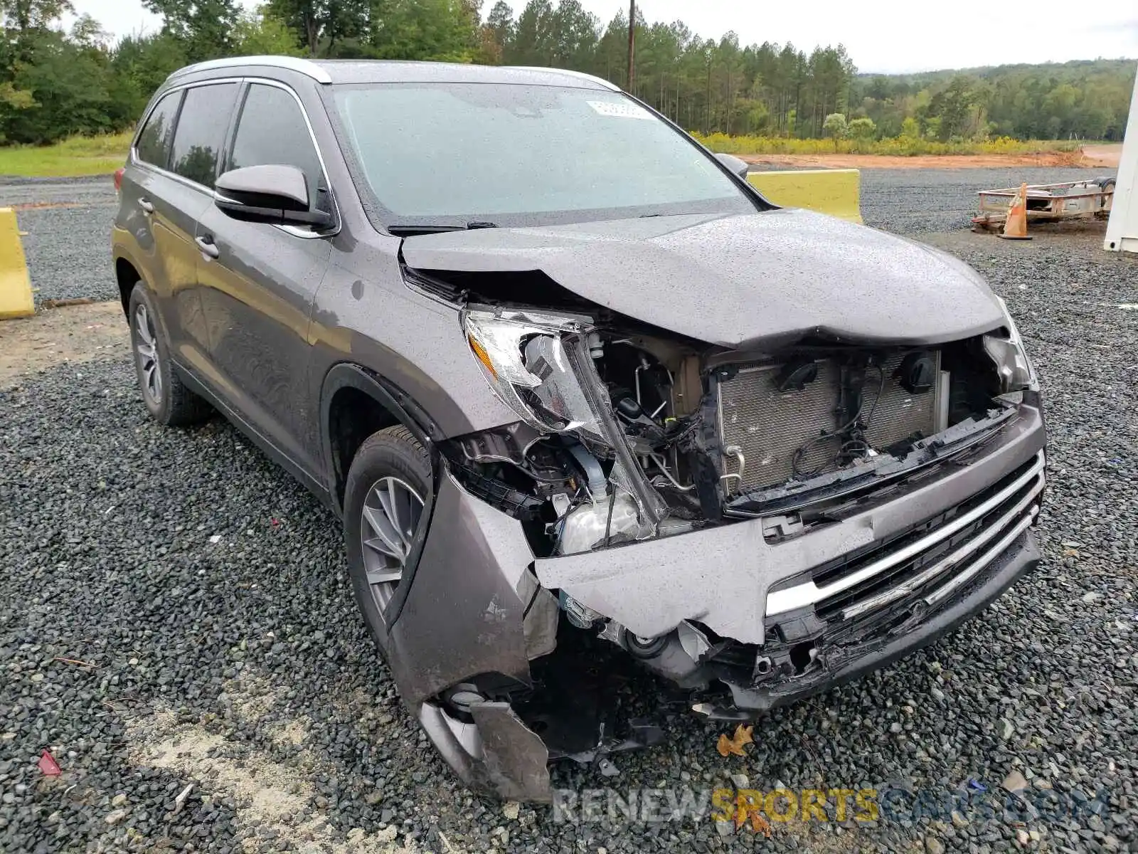 1 Photograph of a damaged car 5TDKZRFH7KS304250 TOYOTA HIGHLANDER 2019