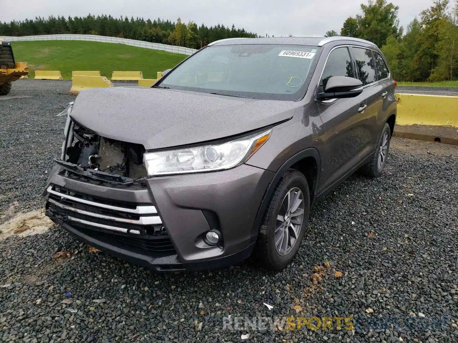 2 Photograph of a damaged car 5TDKZRFH7KS304250 TOYOTA HIGHLANDER 2019