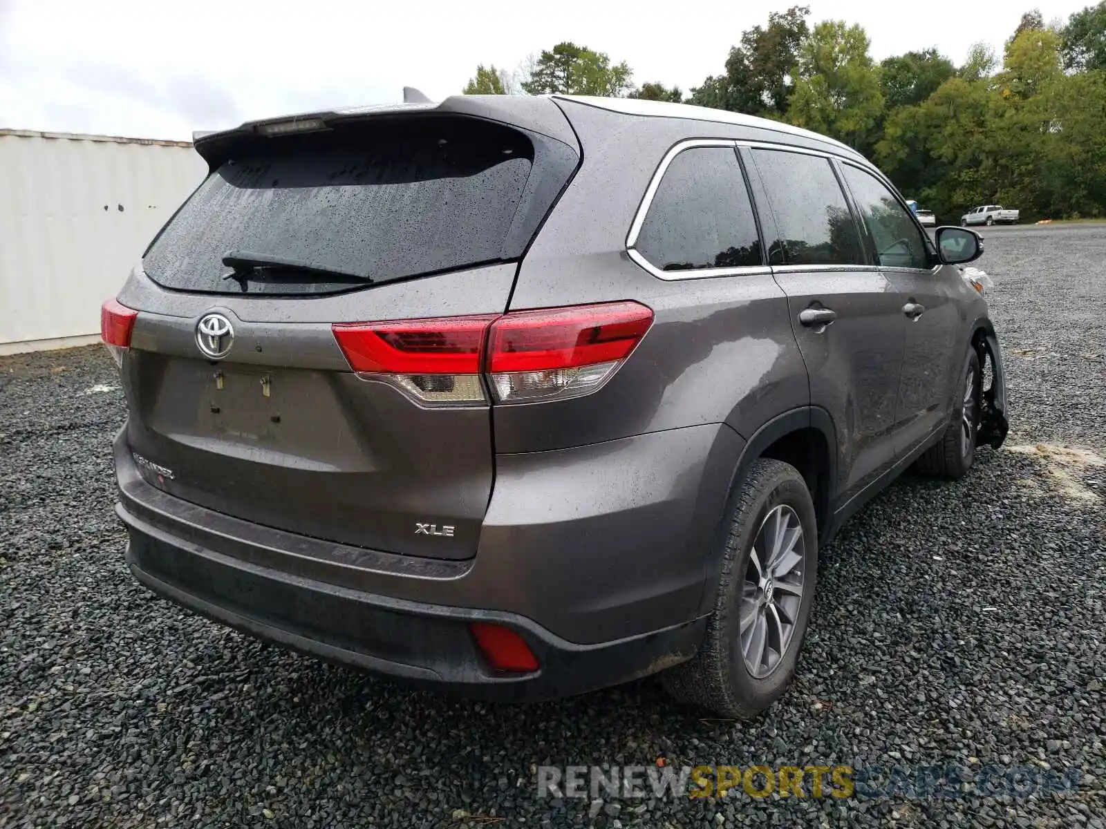 4 Photograph of a damaged car 5TDKZRFH7KS304250 TOYOTA HIGHLANDER 2019