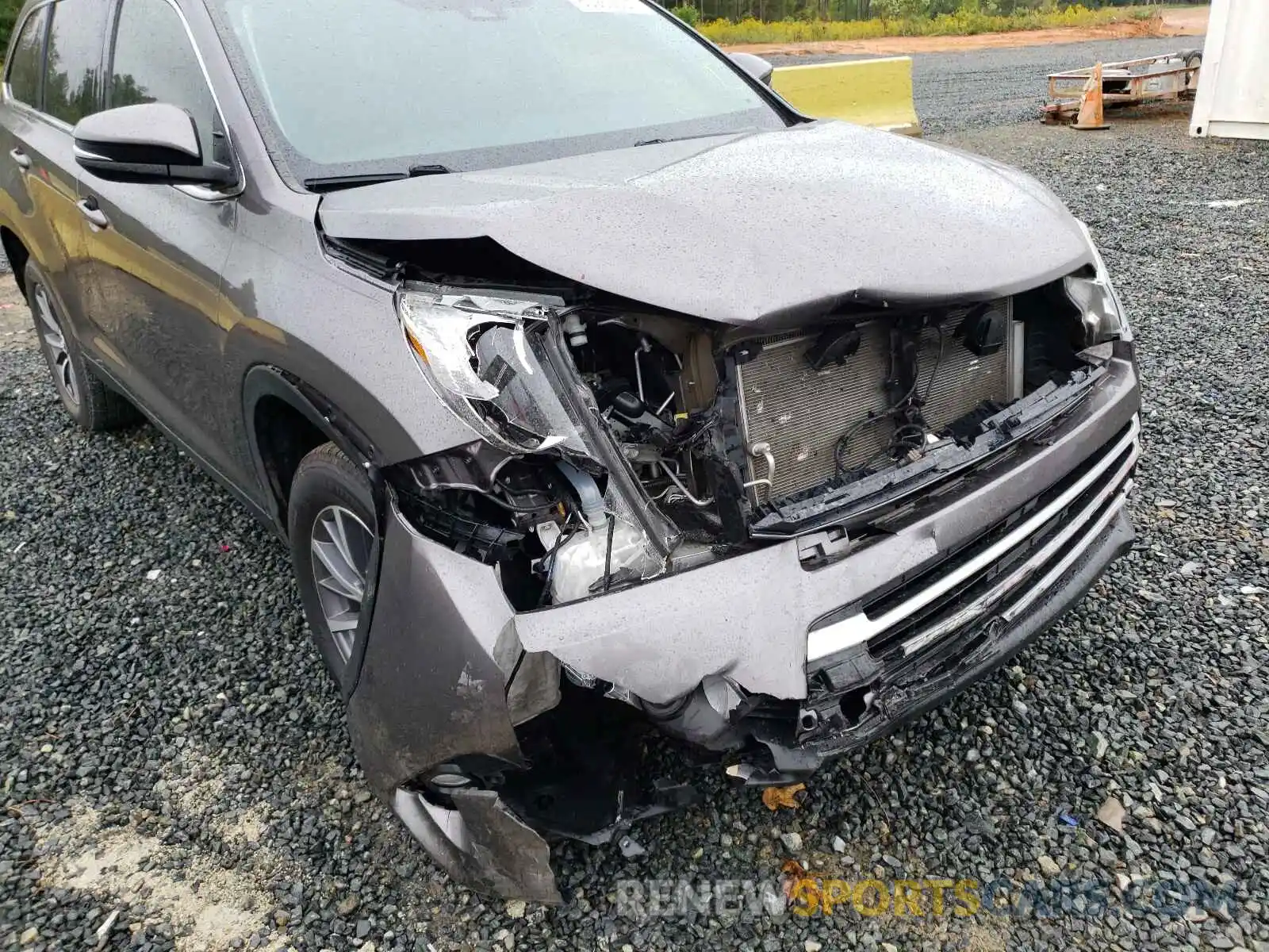 9 Photograph of a damaged car 5TDKZRFH7KS304250 TOYOTA HIGHLANDER 2019