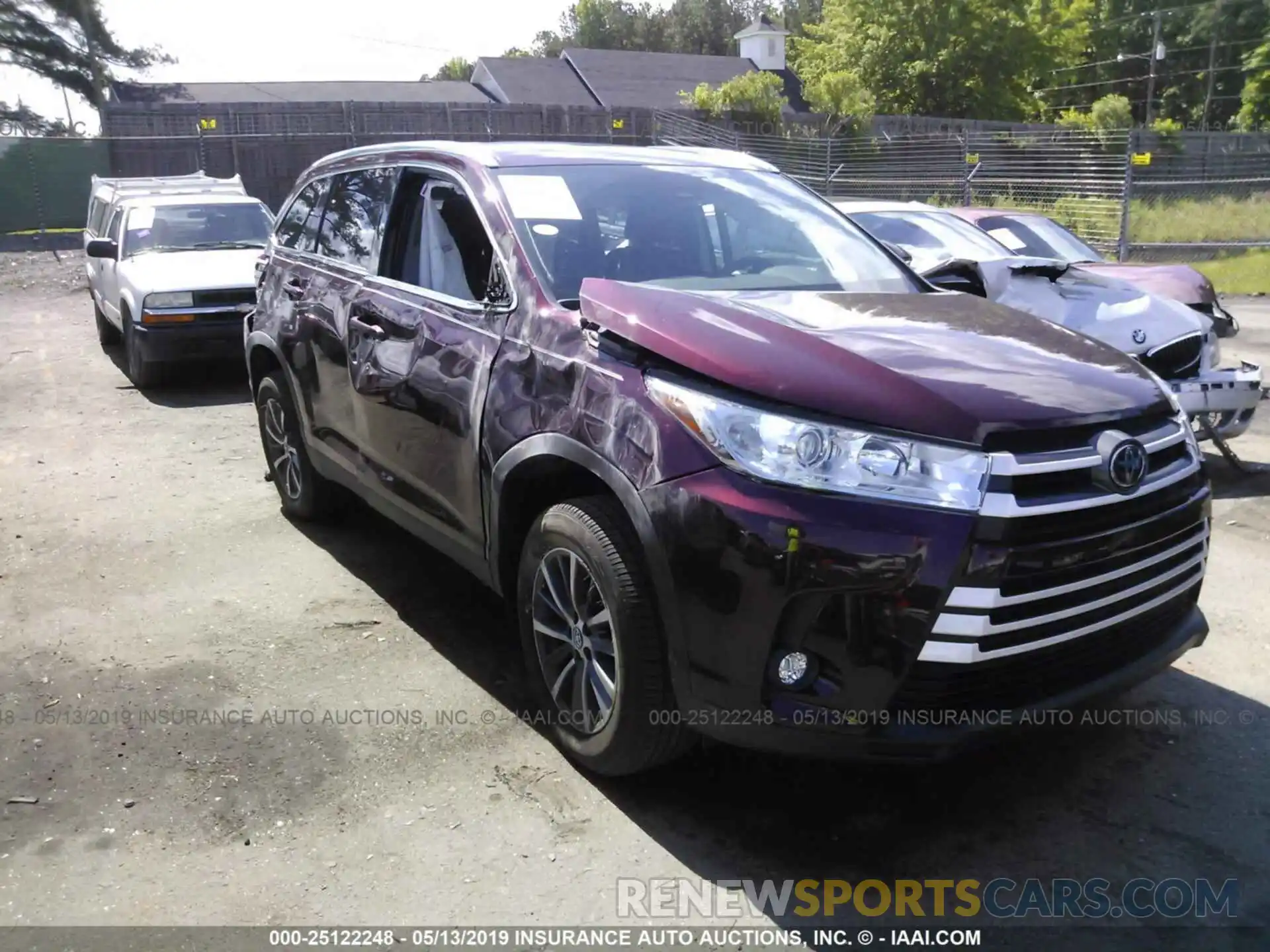 1 Photograph of a damaged car 5TDKZRFH7KS313076 TOYOTA HIGHLANDER 2019