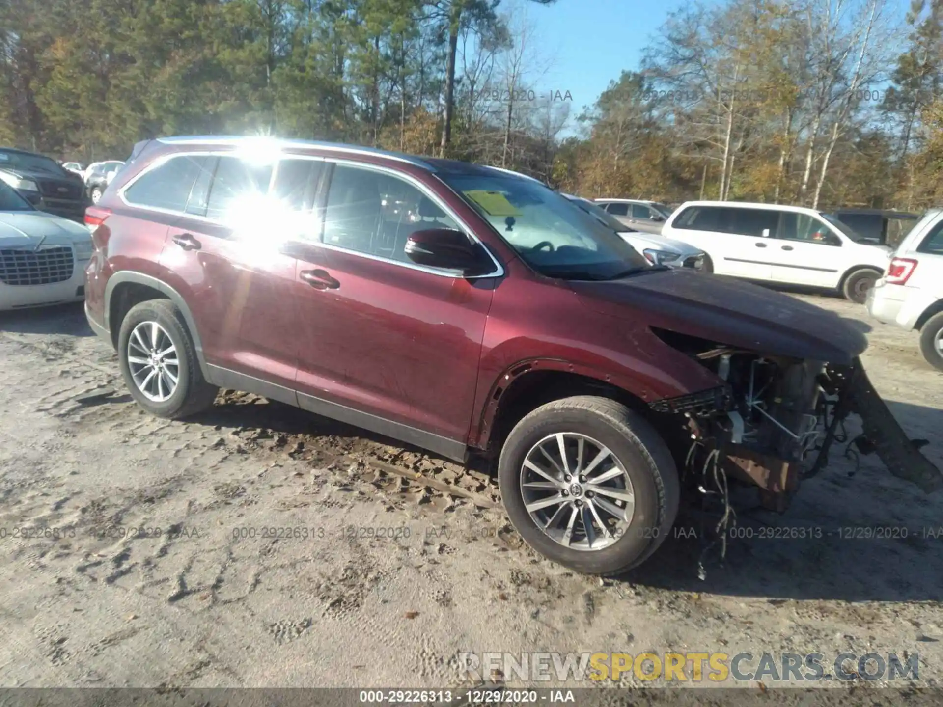 1 Photograph of a damaged car 5TDKZRFH7KS315054 TOYOTA HIGHLANDER 2019