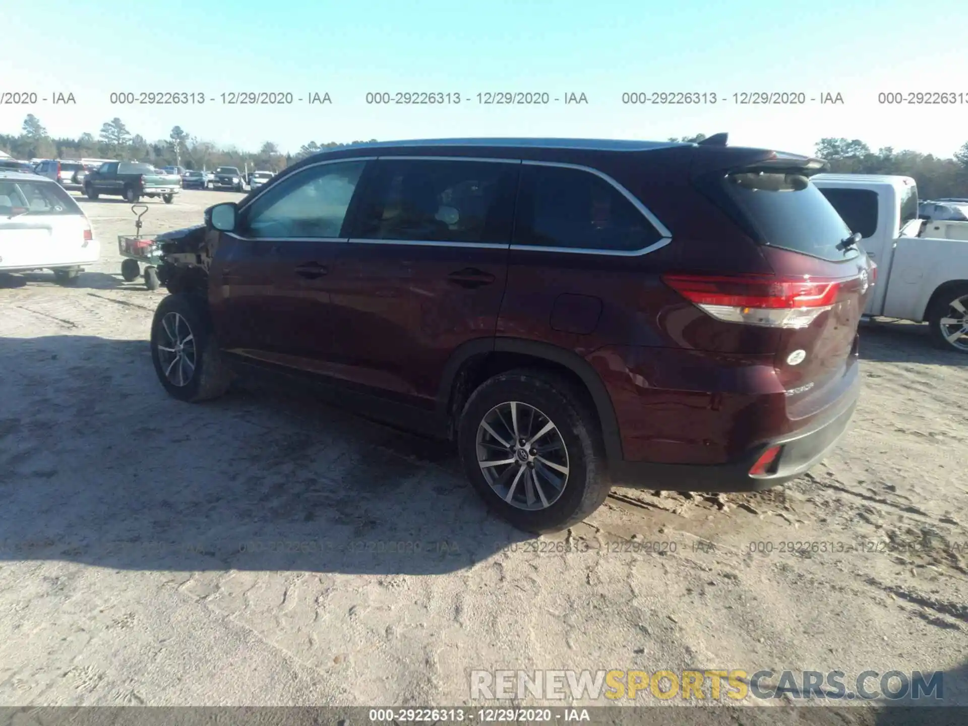 3 Photograph of a damaged car 5TDKZRFH7KS315054 TOYOTA HIGHLANDER 2019