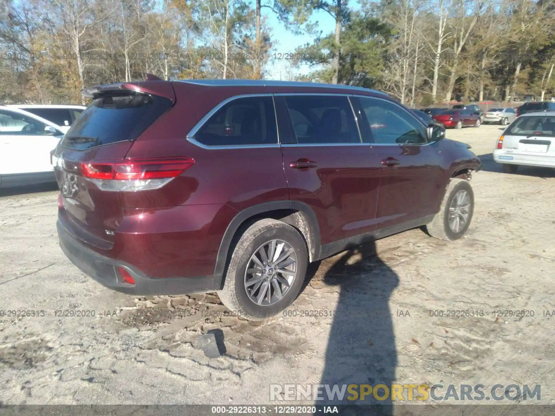 4 Photograph of a damaged car 5TDKZRFH7KS315054 TOYOTA HIGHLANDER 2019