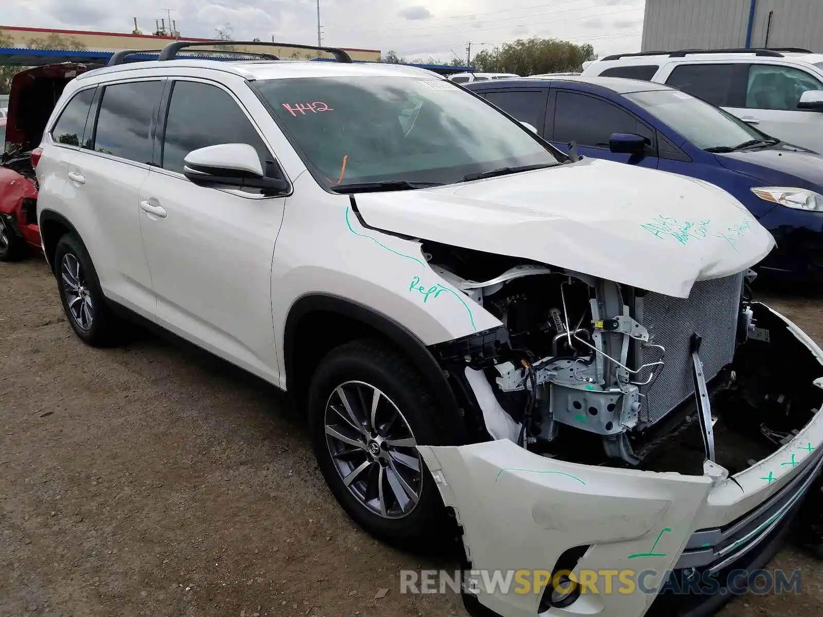 1 Photograph of a damaged car 5TDKZRFH7KS318939 TOYOTA HIGHLANDER 2019