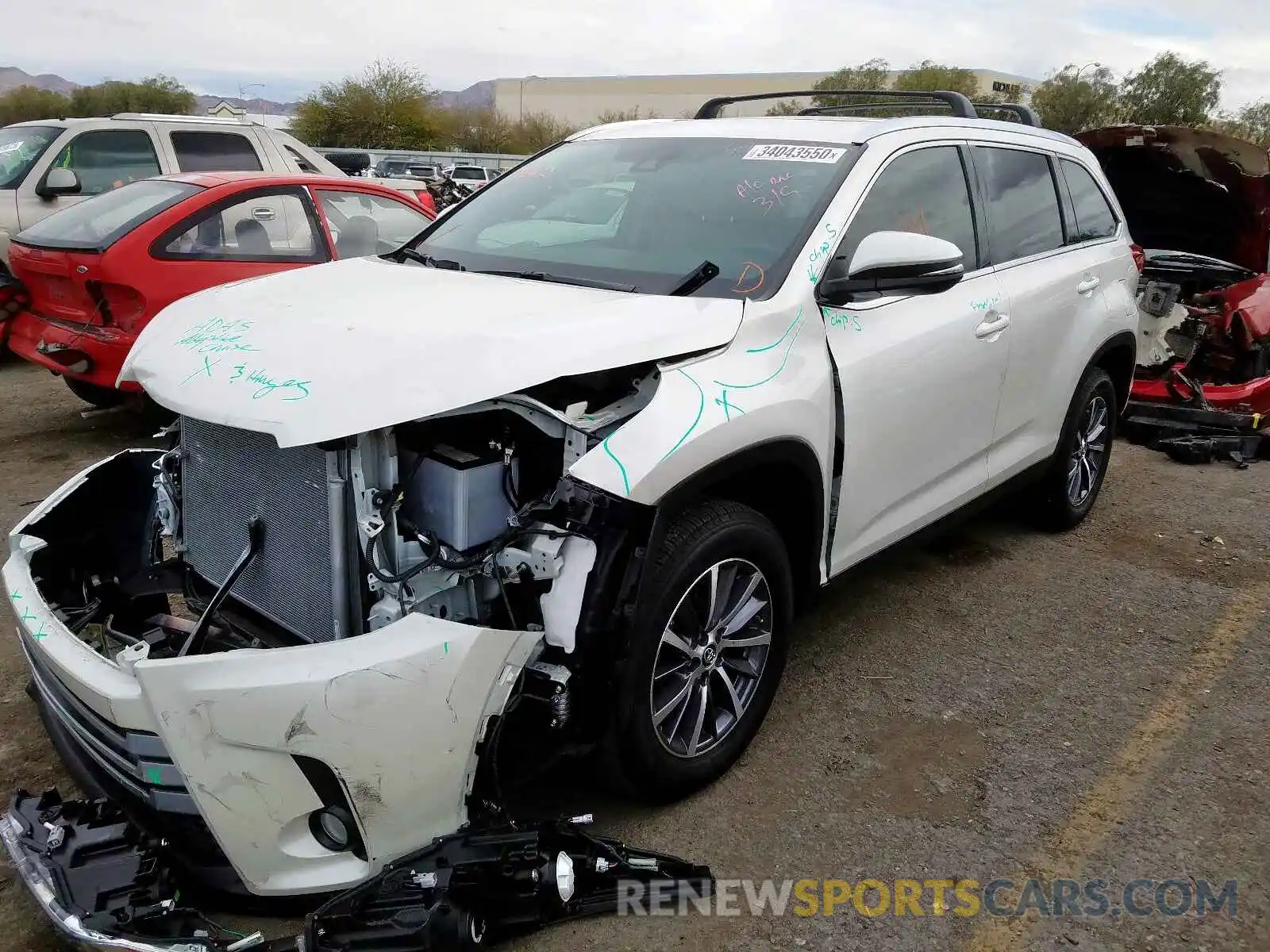 2 Photograph of a damaged car 5TDKZRFH7KS318939 TOYOTA HIGHLANDER 2019