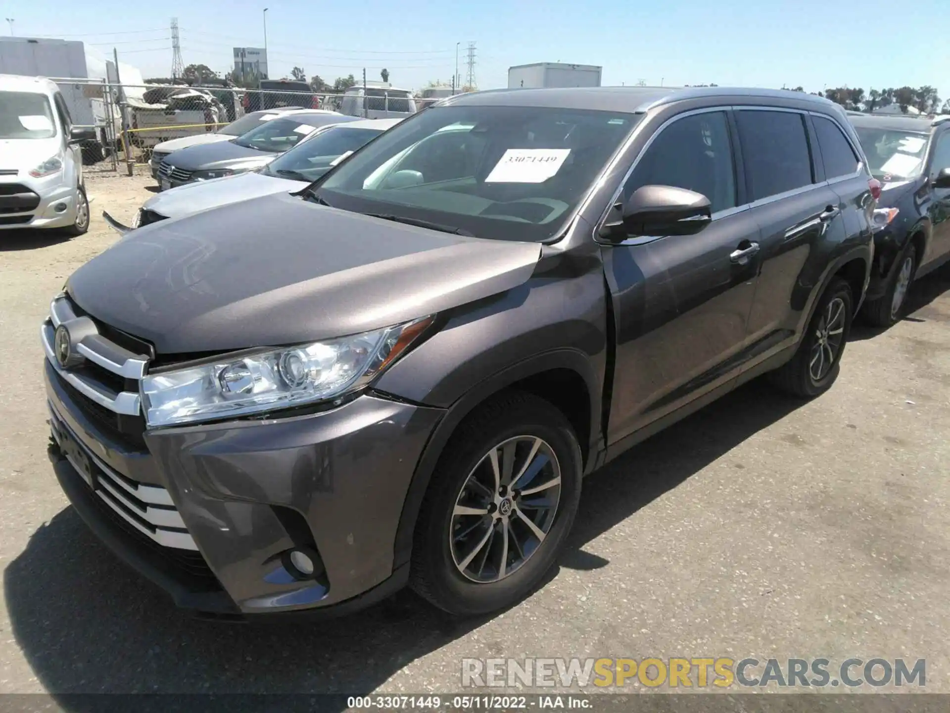 2 Photograph of a damaged car 5TDKZRFH7KS324207 TOYOTA HIGHLANDER 2019