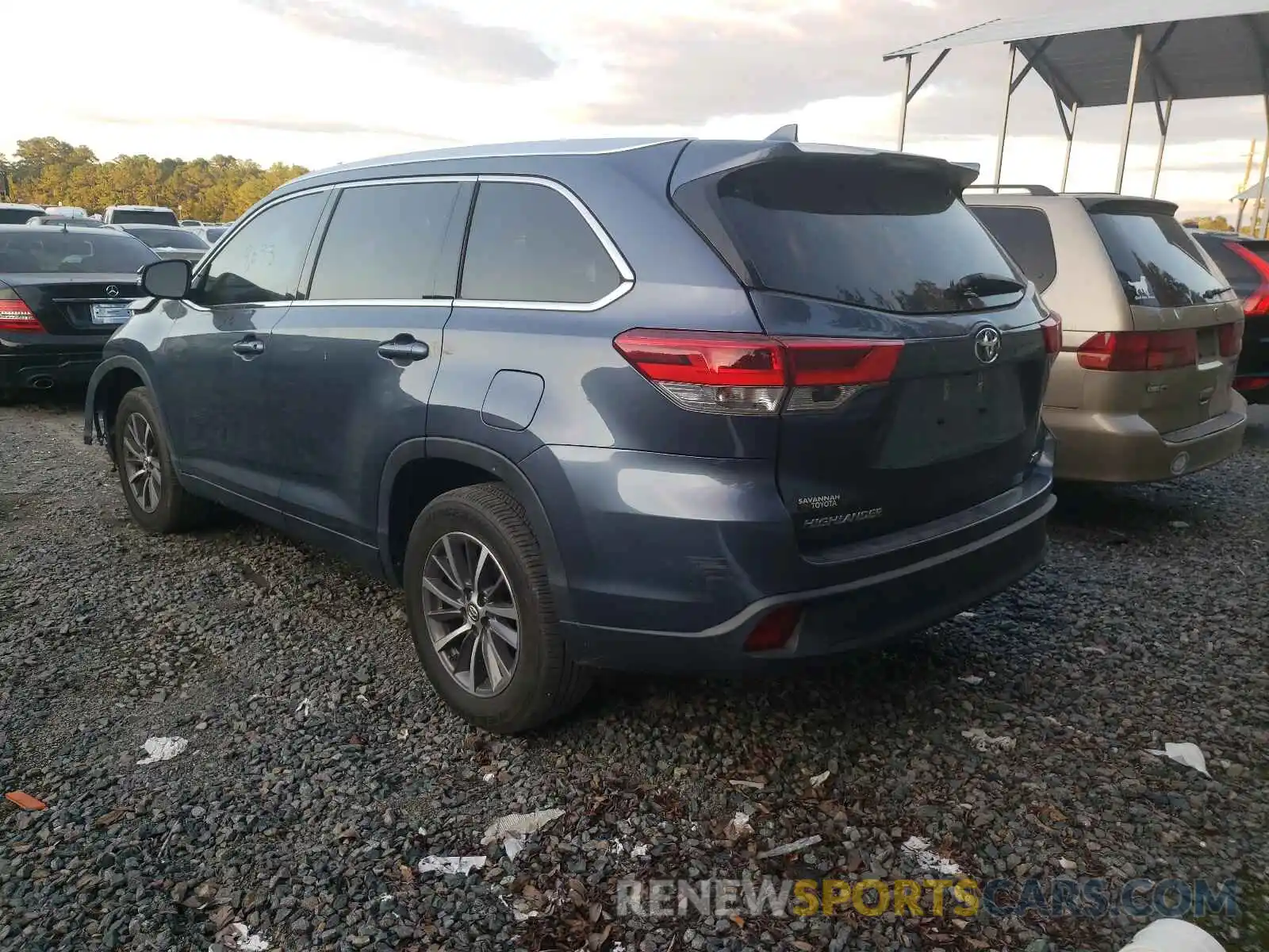 3 Фотография поврежденного автомобиля 5TDKZRFH7KS329357 TOYOTA HIGHLANDER 2019