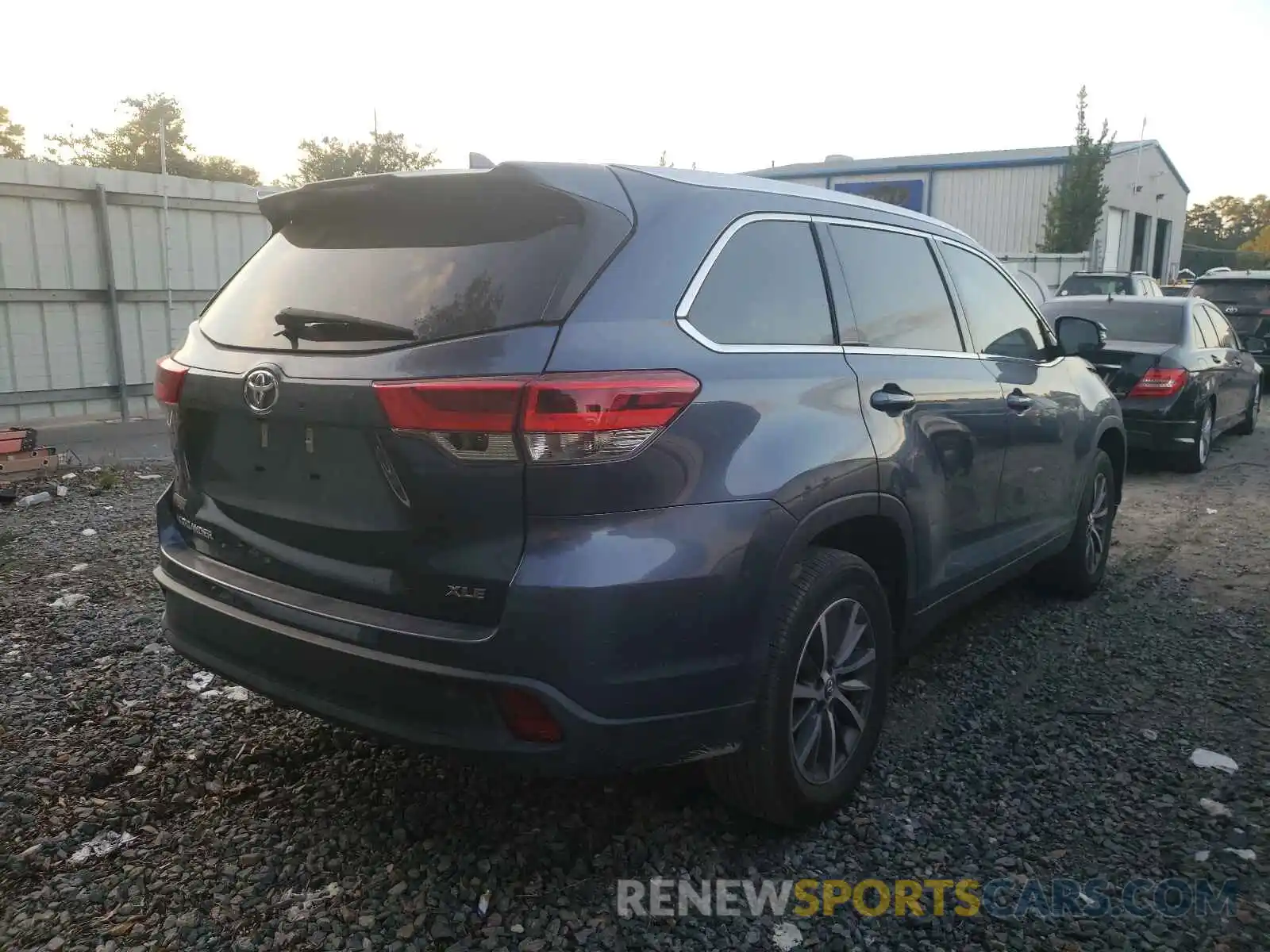 4 Фотография поврежденного автомобиля 5TDKZRFH7KS329357 TOYOTA HIGHLANDER 2019