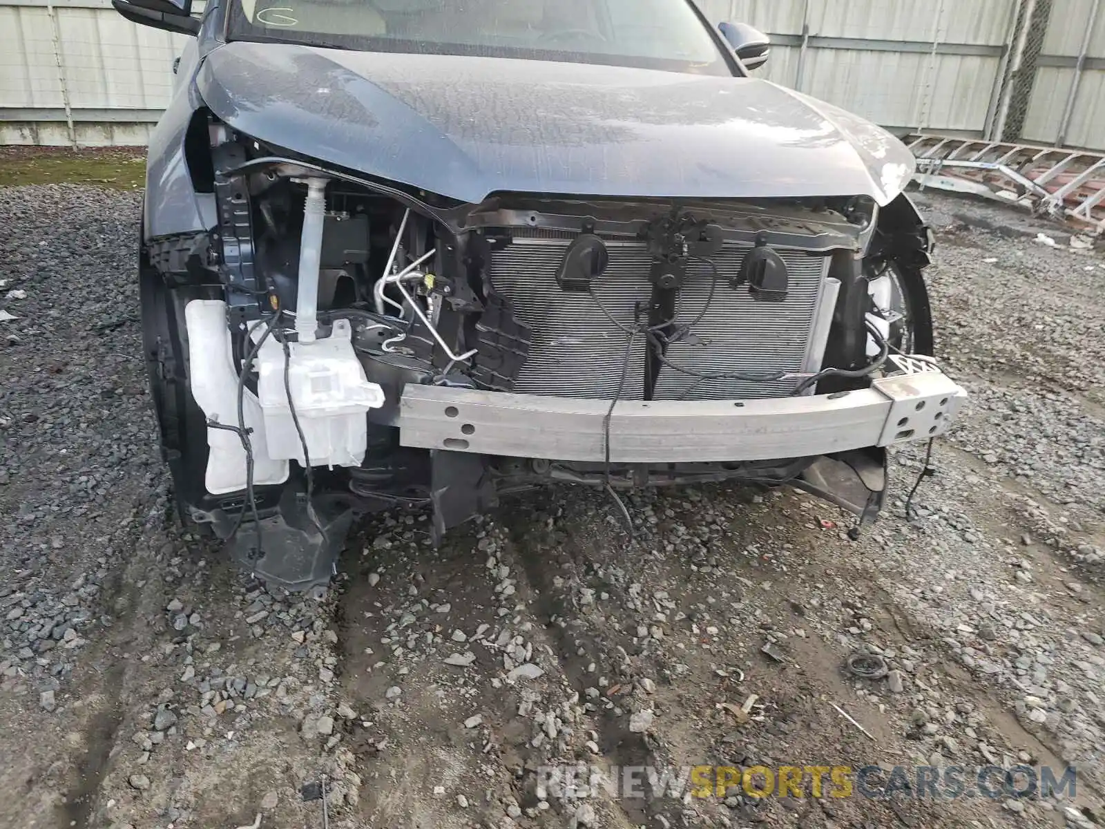 9 Photograph of a damaged car 5TDKZRFH7KS329357 TOYOTA HIGHLANDER 2019