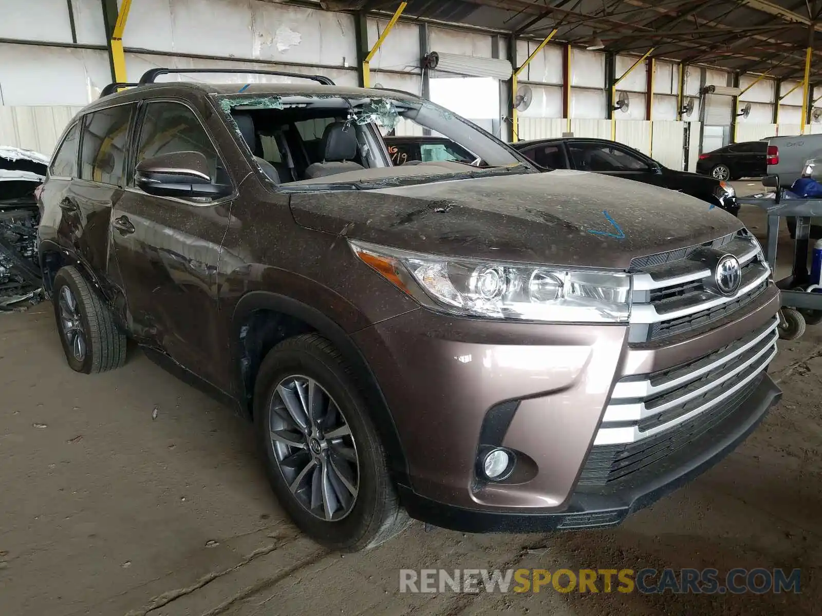 1 Photograph of a damaged car 5TDKZRFH7KS330153 TOYOTA HIGHLANDER 2019