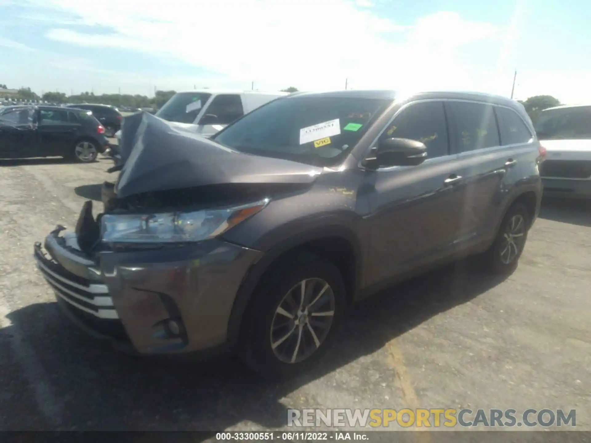 2 Photograph of a damaged car 5TDKZRFH7KS333313 TOYOTA HIGHLANDER 2019