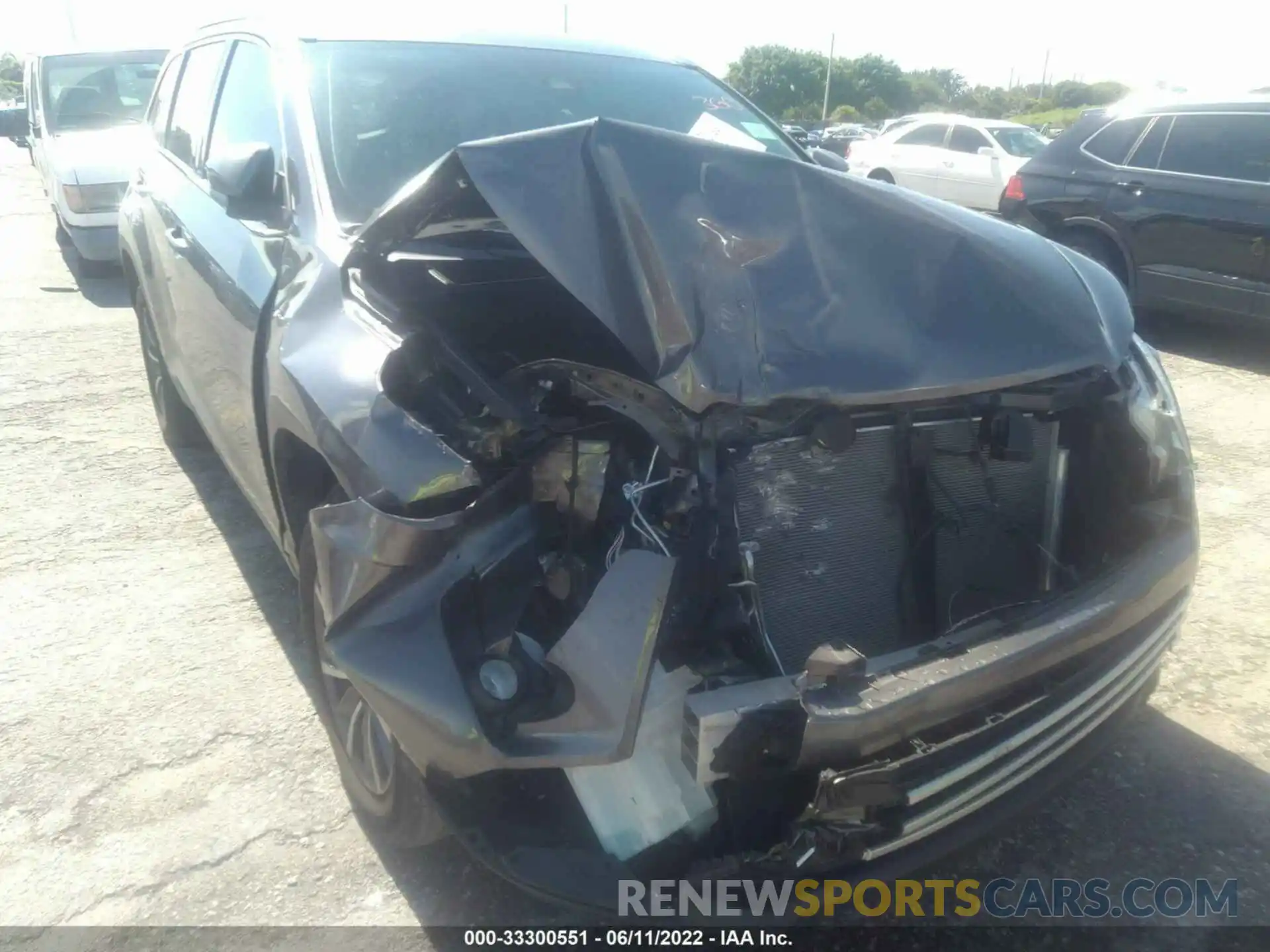 6 Photograph of a damaged car 5TDKZRFH7KS333313 TOYOTA HIGHLANDER 2019