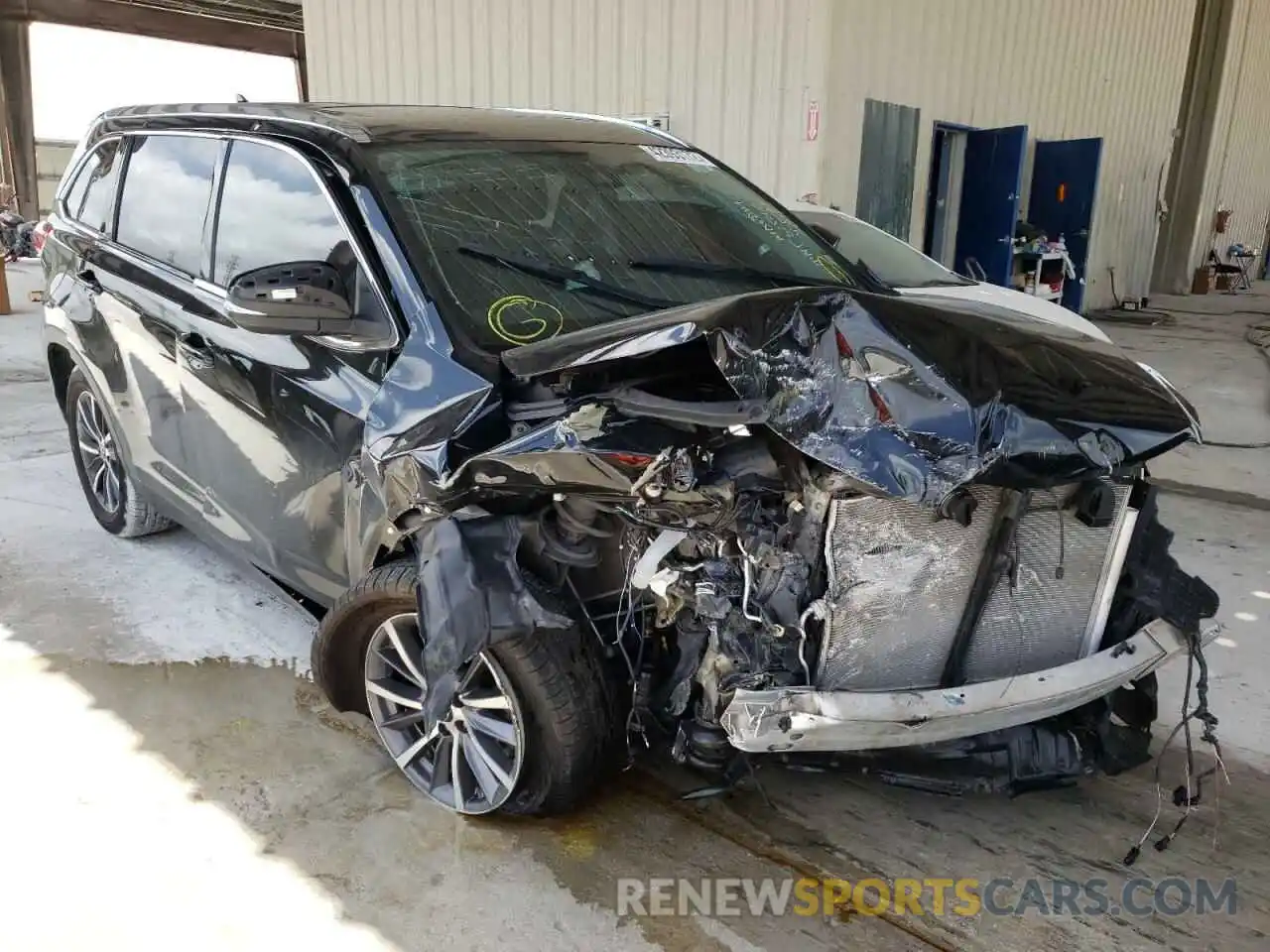 1 Photograph of a damaged car 5TDKZRFH7KS334445 TOYOTA HIGHLANDER 2019