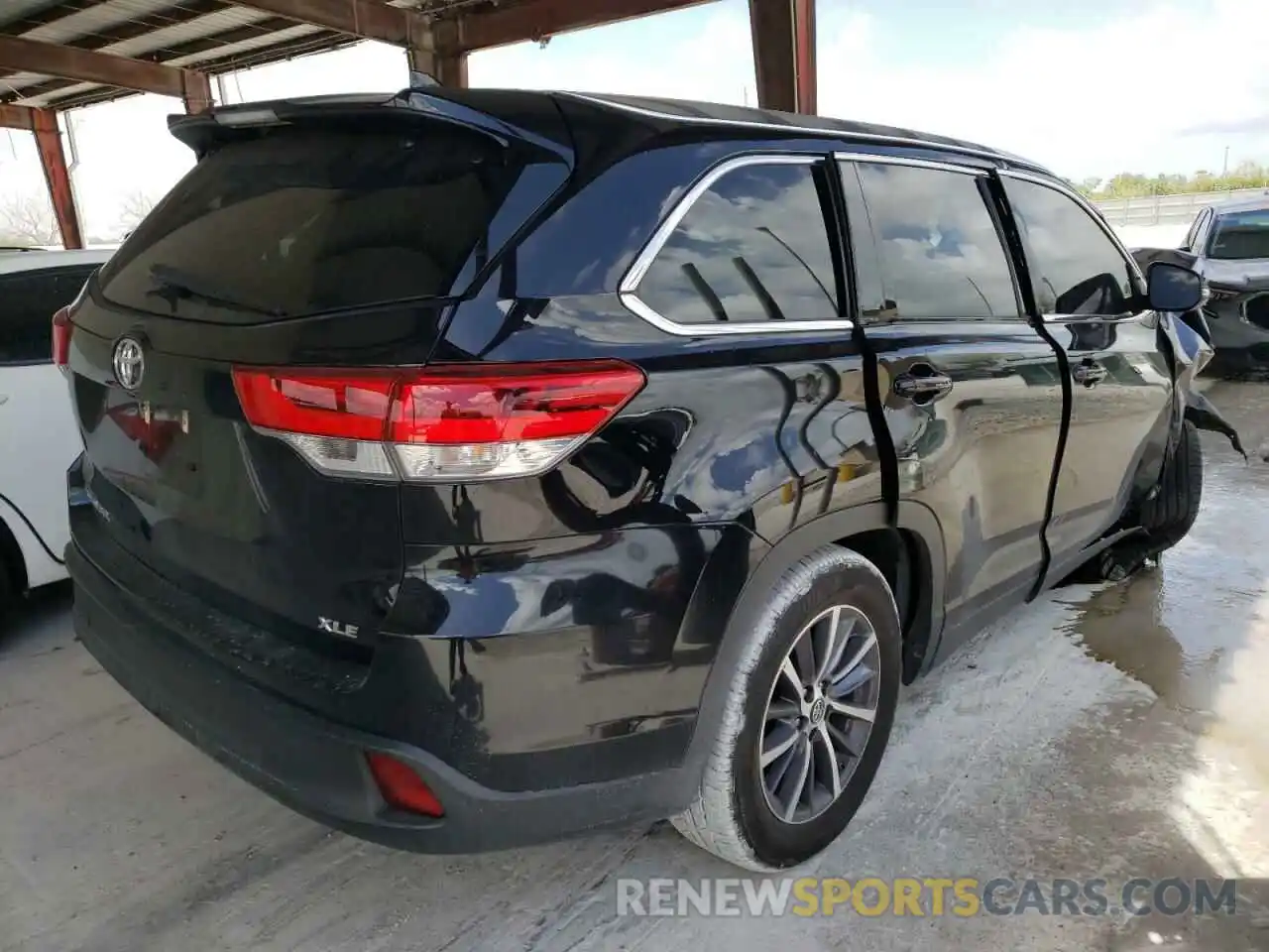 4 Photograph of a damaged car 5TDKZRFH7KS334445 TOYOTA HIGHLANDER 2019