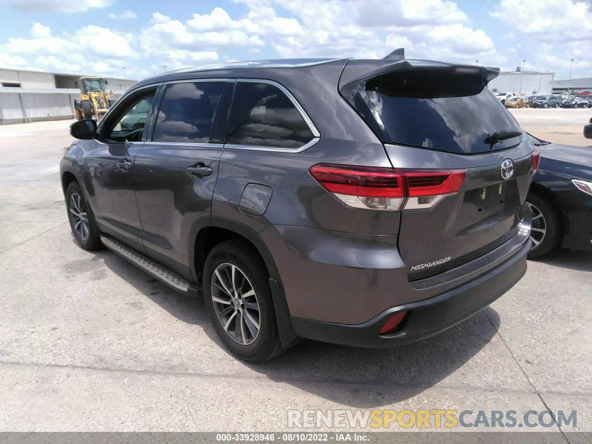 3 Photograph of a damaged car 5TDKZRFH7KS335353 TOYOTA HIGHLANDER 2019