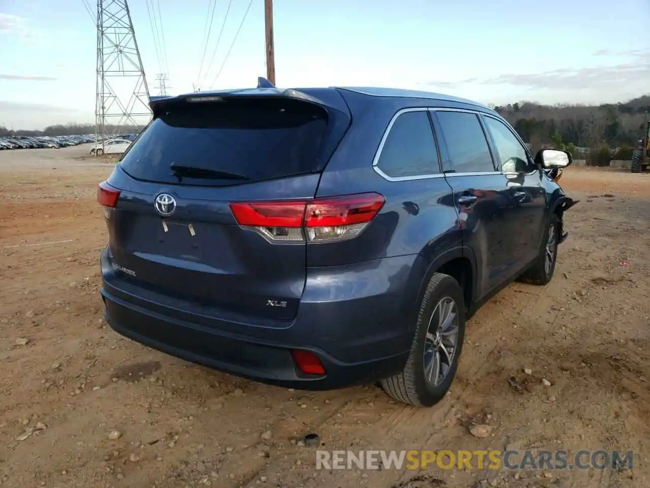 4 Photograph of a damaged car 5TDKZRFH7KS338835 TOYOTA HIGHLANDER 2019